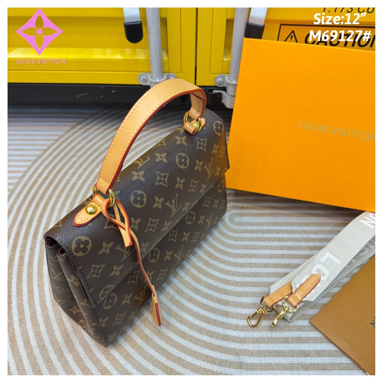 LV Cluny Bag Monogram Canvas กระเป๋าสะพายลายโมโนแกรม มาพร้อมดีไซน์ใหม่พิมพ์ลายสดใสมีชีวิตชีวา แรร์ไอเท็มที่สาวๆต้องมี! เป็นอีกรุ่นที่ขายดีมากเพราะใช้งานง่าย