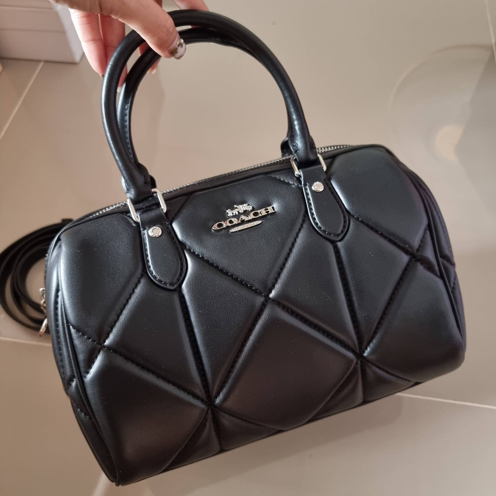 COACH ROWAN SATCHEL WITH PUFFY DIAMOND QUILTING CJ610 พร้อมส่ง กระเป๋าสะพายทรงหมอน ขนาดกำลังสวย คอลเลคชั่นสุดคลาสสิค ที่ดีไซน์เพิ่มความหรู