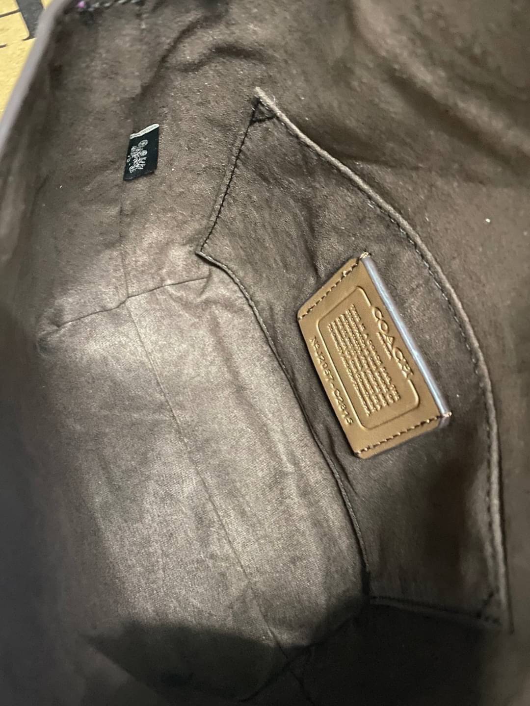 คอลเลคชั่นใหม่ ทั้งสวยทั้งคุณภาพค่ะ😘 COACH KARLEE CROSSBODY BAG 💐พร้อมส่ง ได้ไปไม่ผิดหวังแน่นอนค่ะ! สวยๆแบบคนดังระดับโลกกันค่าา กระเป๋าสะพายแบบครอสบอดี้ร์ หนังแท้นิ่มสวยงามมากๆค่ะ รูปทรงน่ารักกระทัดรัด เปิดปิดกระเป๋าแบบหมุนล็อค ภายในสามารถ