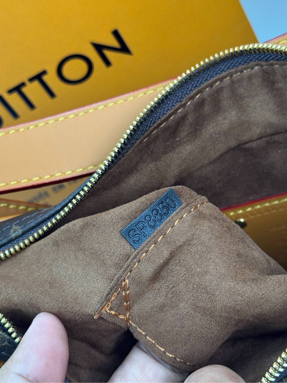 ORI หนังแท้ | LV Boulogne Hobo Bag 30 M14196 น้องใหม่พร้อมแล้ว…mom and dad พร้อมมั้ยค๊าา!! กับกระเป๋าสะพายทรงโฮโบขนาดใหม่ ไซส์ใหญ่ขึ้นเอาใจแม่ที่มีของใส่น้องเยอะๆ ดีไซน์สุดคลาสสิครุ่นสุดปัง