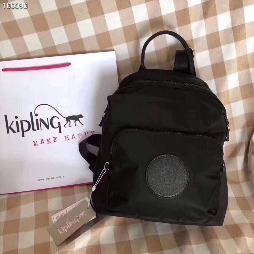 kipling mini bagpack กระเป๋าเป้ขนาดกลางกำลังดี วัสดุไนลอนกันน้ำ ปานกลาง ด้านหน้ามีช่องเล็ก โลโก้แบรนด์ มาพร้อมพวงกุญแจ ลายหินอ่อนรูปหัวใจ ช่องใหญ่เปิดปิดด้วยซิปบน ภายใน แบ่งช่องเป็นสัดส่วน มีช่องเล็ก และช่องซิปค่ะ