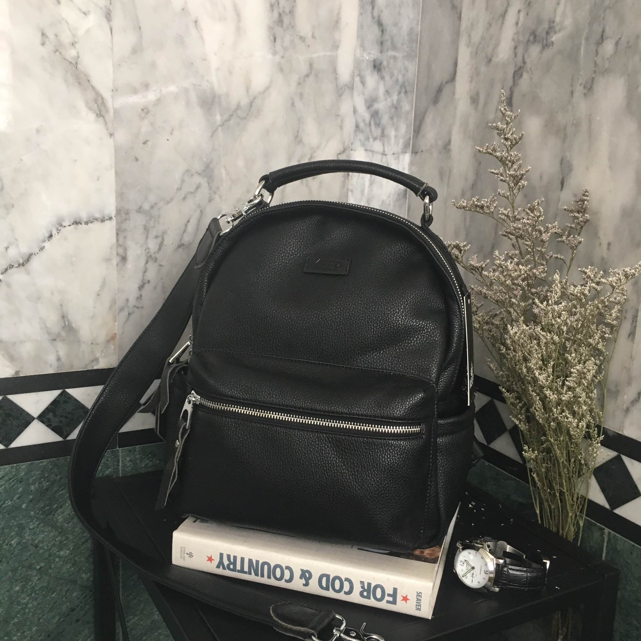 กระเป๋าเป้หนัง!!! ทรงน่ารักมากๆๆๆ จากแบรนด์ KEEP รุ่น allstar backpack ใบนี้ มีสายสั้นหนังสำหรับสะพายไหล่ให้ด้วยคะ