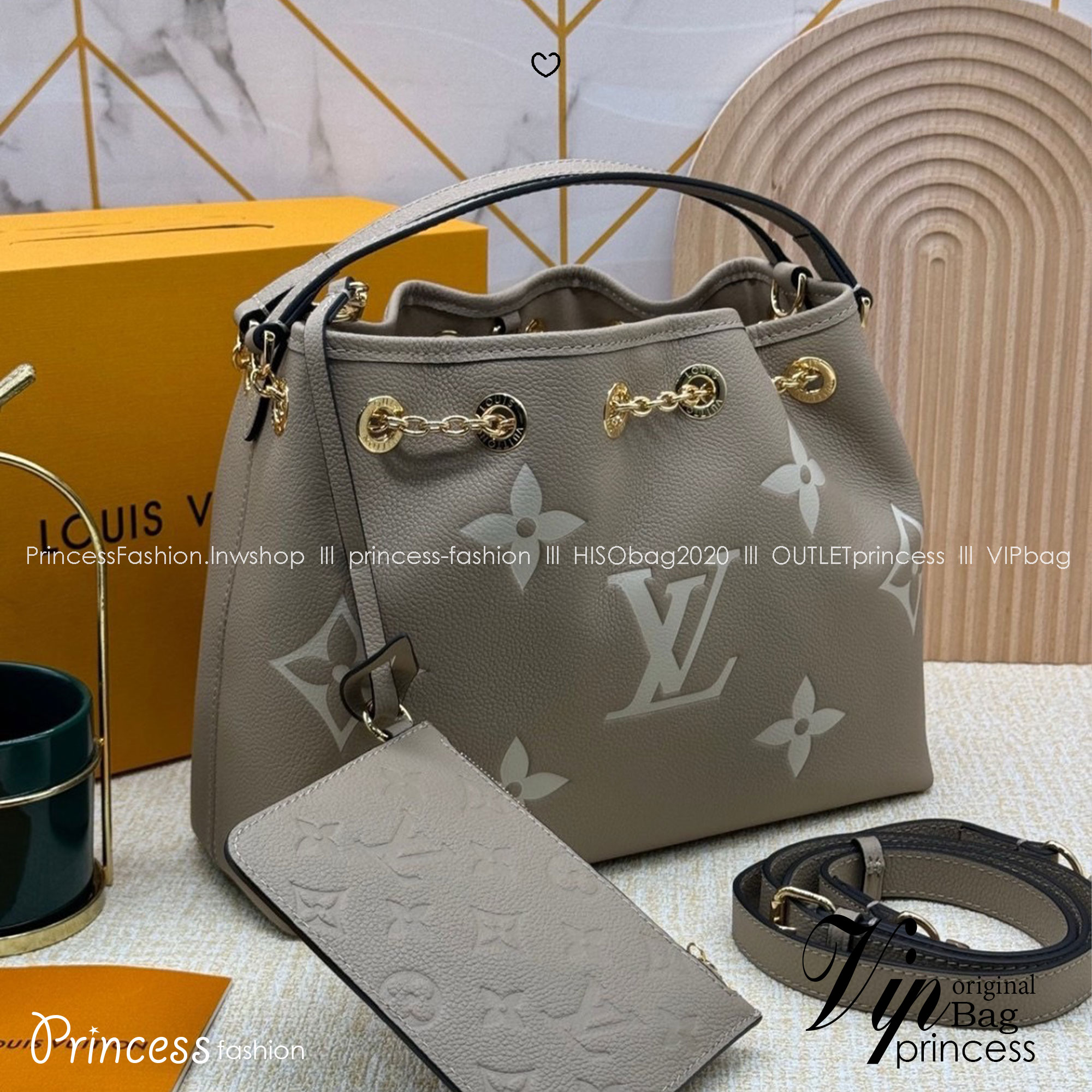 LV Bundle Bag / LV Bella Bucket Bag กระเป๋าสะพายทรงบัคเก็ตรุ่นใหม่ หนังแท้ Monogram Empreinte ตกแต่งอะไหล่สีทองหรูหราปั้มแบรนด์ รูปทรงกระเป๋าเพรียวบางใช้งานได้ตั้งแต่เช้าจรดค่ำแมตช์กับเสื้อผ้าได้ทุกชุด หูจับแบบคู่ใช้ถือก็ดู ล้ำสมัย