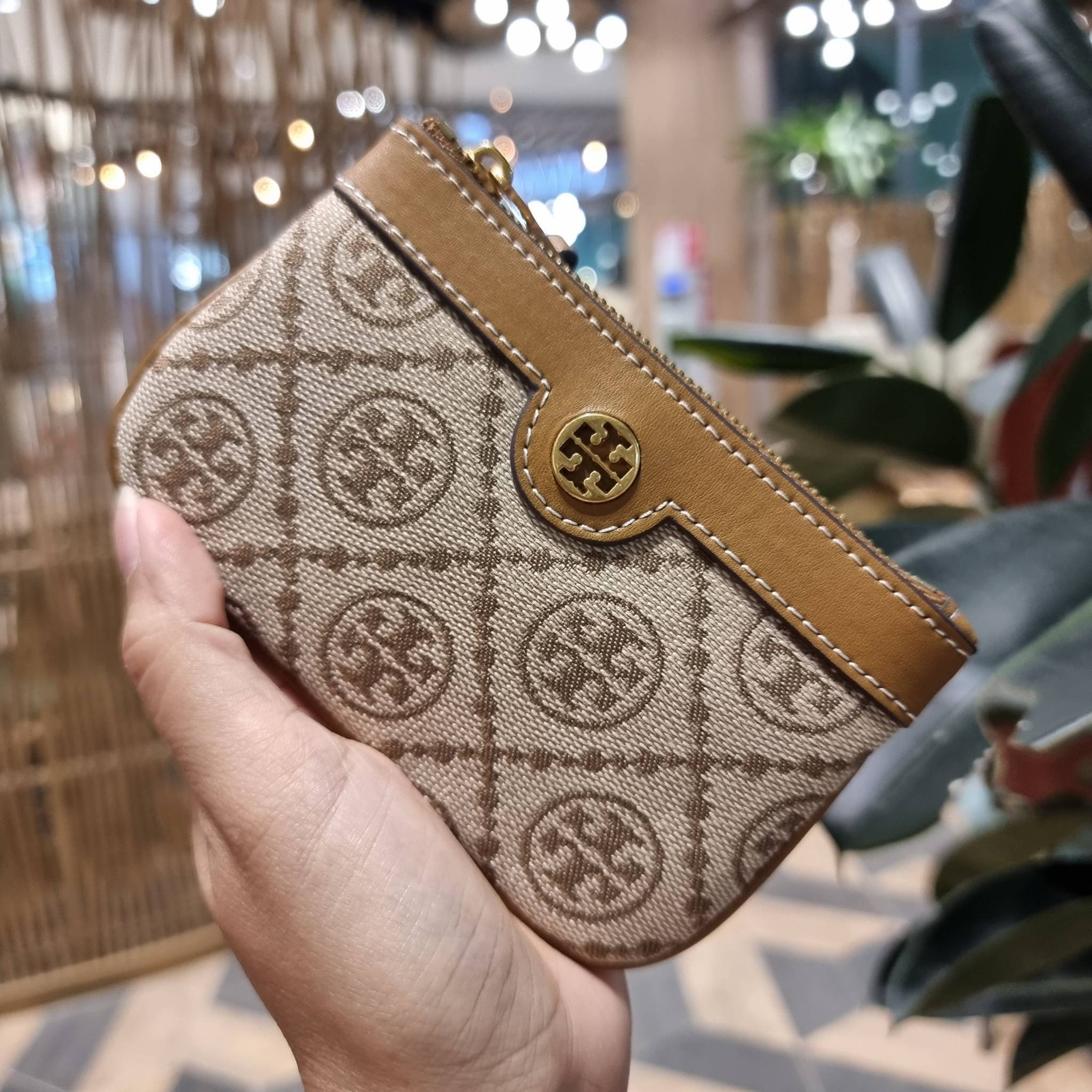 TORY BURCH T MONOGRAM CARD CASE KEY RING ใหม่ล่าสุด กับกระเป๋าเอนกประสงค์สำหรับถนอมบัตร น่ารัก คิ้วท์ๆ ใบจริงน่าใช้มาก