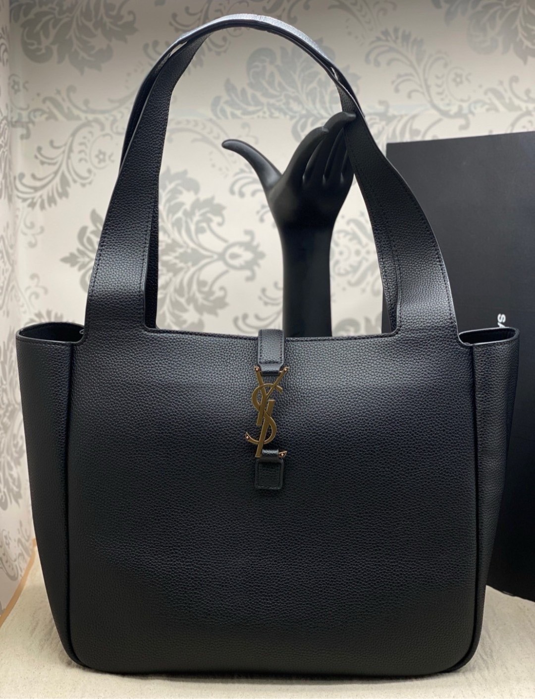 YSL LE 5 À 7 BEA IN GRAINED LEATHER / YSL TOTE BAG กระเป๋าสะพายใบใหญ่ จุใจ เกรดออริ 1:1 ใช้งานต่างประเทศได้