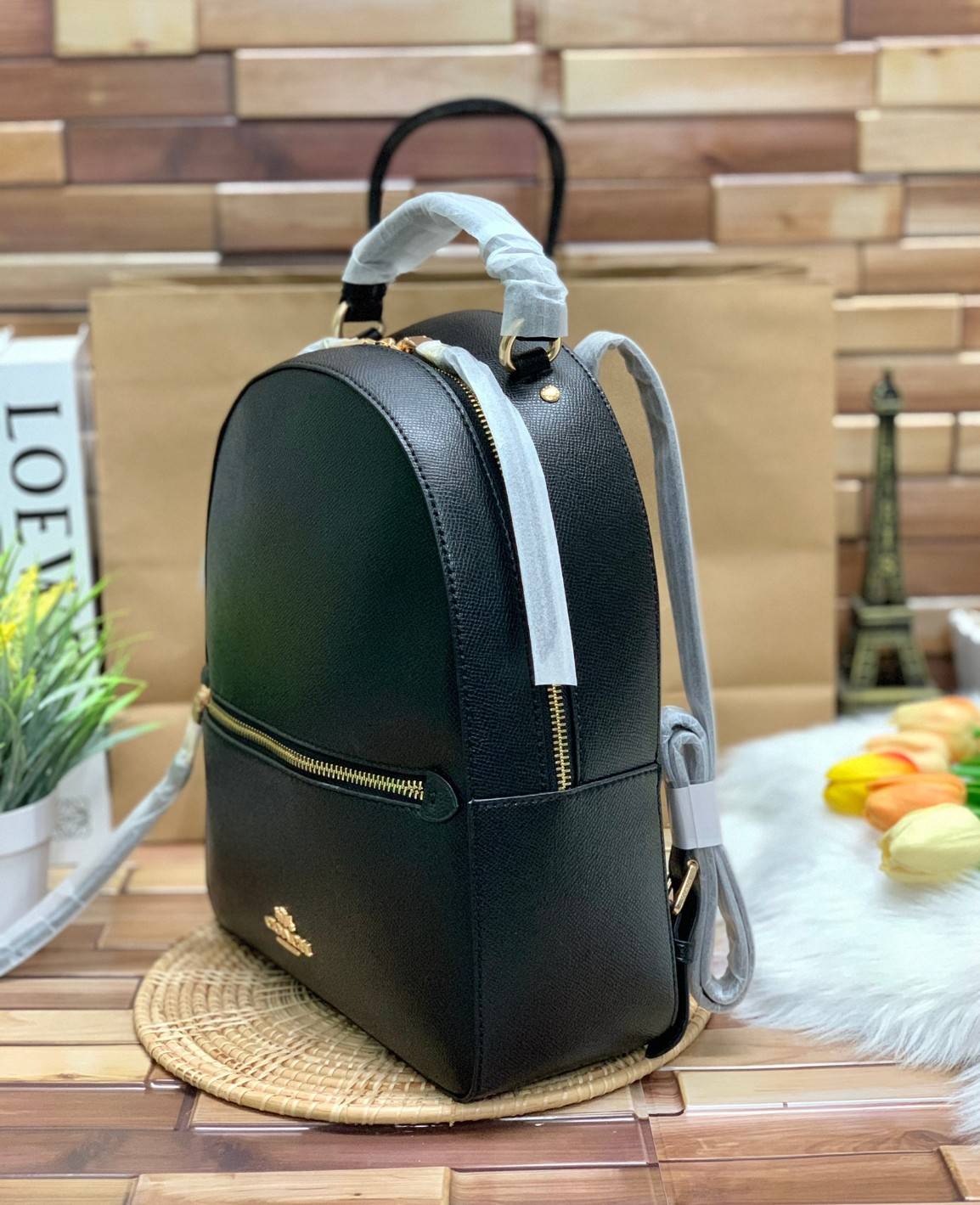 COACH JORDYN BACKPACK IN BLOCKED SIGNATURE ((76622//76624//76715)) พร้อมส่ง กระเป๋าสะพายหลังแบบมีหูหิ้ว หนังแท้ หนังนิ่มอย่างดีเลยค่า ด้านหน้ามีช่องซิปหนึ่งช่องสำหรับใส่ของจุกจิกนะคะ เปิดปิดช่องหลักแบบซิปคู่ หัวซิปมีหนังห้อยมาให้ ภายในกระเป๋าโล่งใส่สัมภาร