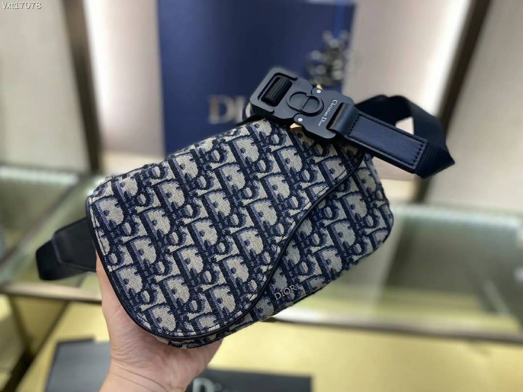CHRISTIAN DIOR BEIGN AND OBLIQUE JACQUARD SADDLE BELT BAG / Dior Belt Bag เกรดใช้งานสลับของแท้ เกรดออริจินอล ภาพสินค้าถ่ายจากงานขายจริง ใช้งานต่างประเทศได้
