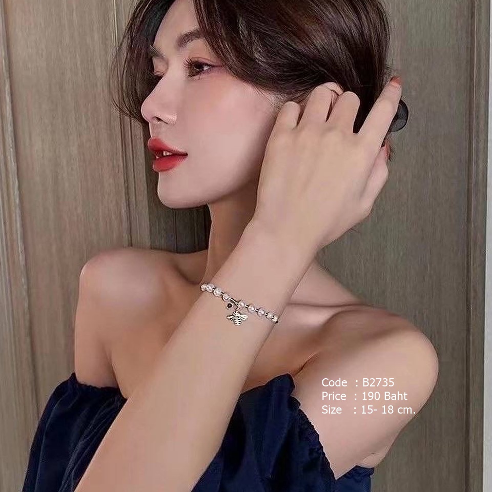 สร้อยข้อมือร้อยมุก แต่งจี้รูปผึ้ง