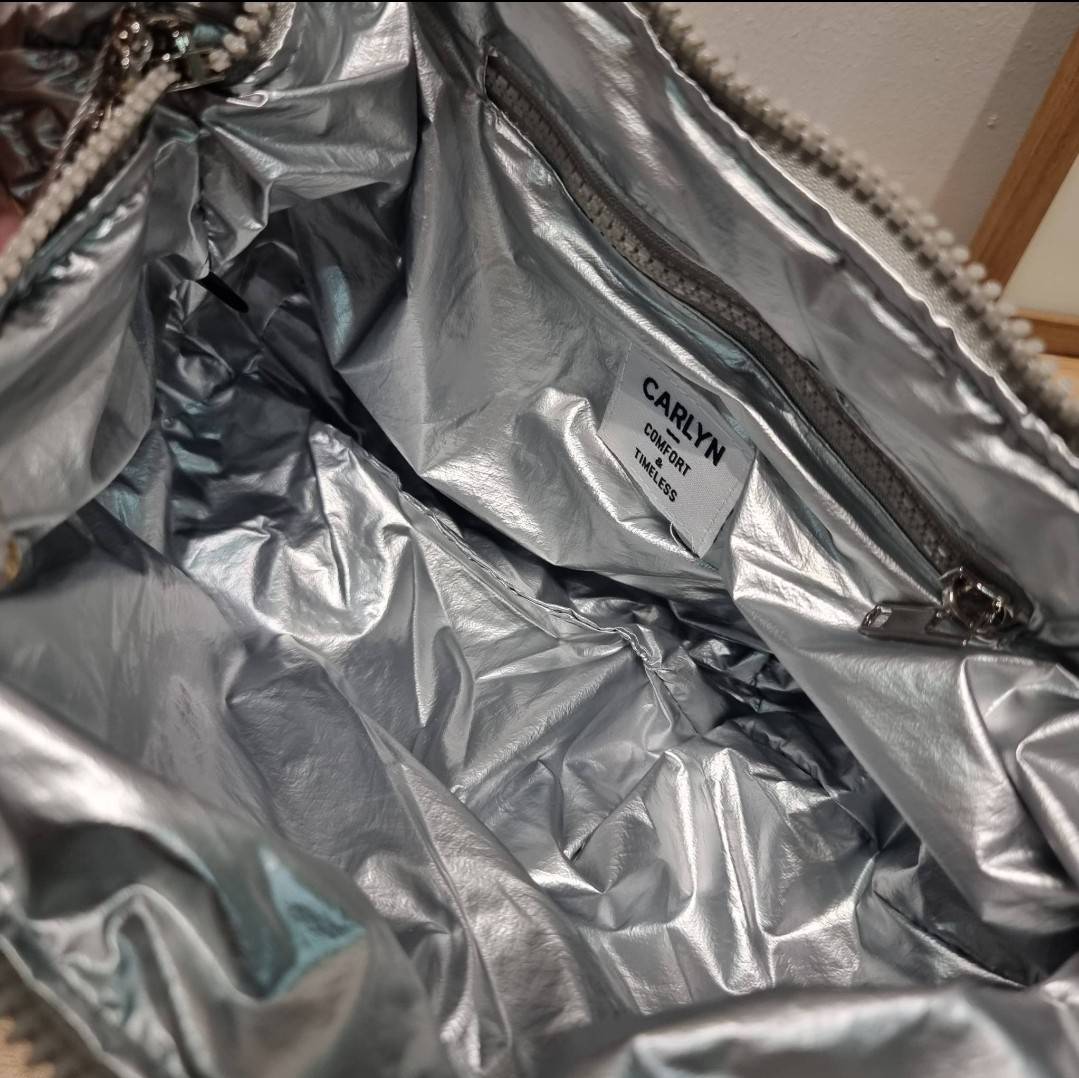 Carlyn cozy bag / Carlyn glaze bag 13 สีพร้อมส่ง อีกหนึ่งคอลเด็ด ที่ฮิตแบบฉุดไม่อยู่ กับไอเท็มนุ่มนิ่มจากเกาหลี พร้อมสีใหม่ล่าสุด กระเป๋าสะพายก้อนเมฆสุดเก๋ ที่สามารถใช้ได้หลากหลาย