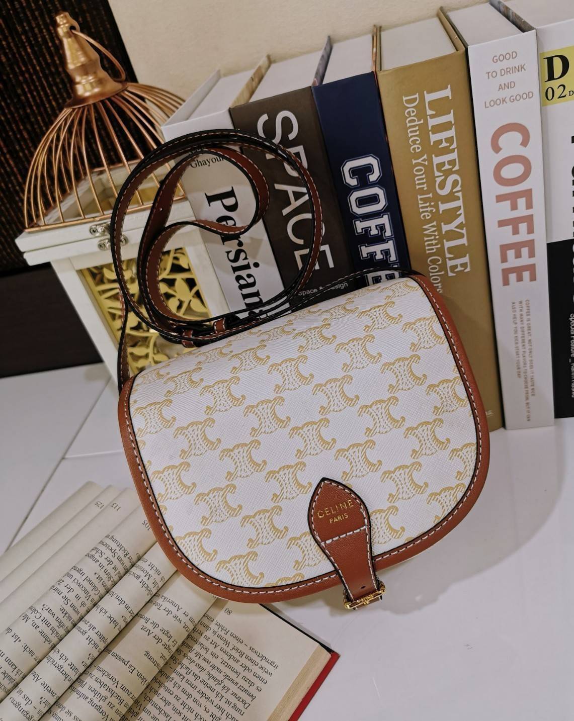 ✴️CELINE CROSSBODY BAG VIP GIFT WITH PURCHASE (GWP) พรีเมี่ยมกิ๊ฟ Limited Edition จาก CELINE HAUTE PARFUME DUTYFREE COUNTER วัสดุ COATED CANVAS ดีไซน์ยอดนิยมสไตล์สาว LISA