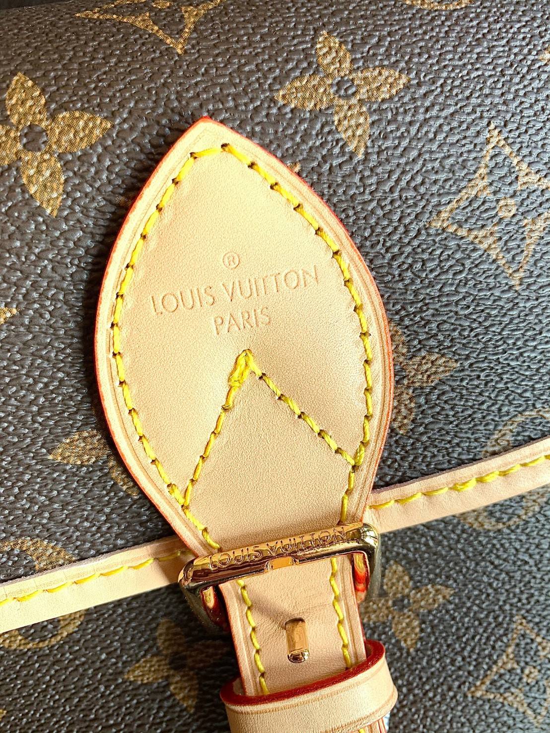 LOUIS VUITTON DIANE MONOGRAM พร้อมส่ง สุดคุ้ม! กับกระเป๋าLV พรีเมี่ยมกิฟ ตปท. หนังแท้ นิ่ม ทรงสวยมากๆค่ะ ((พื้นผิวหนังเป็นการขัดตามธรรมชาติจะมีรอยดำๆตรงขอบหนังนะคะ)) รุ่นนี้มาในลุคสวย หรู ดูชิล เพราะไม่ว่าลุคไหนๆก็เอาจริงๆจ้า! เปิดปิดกระเป๋าแบบกระดุมแม่เห