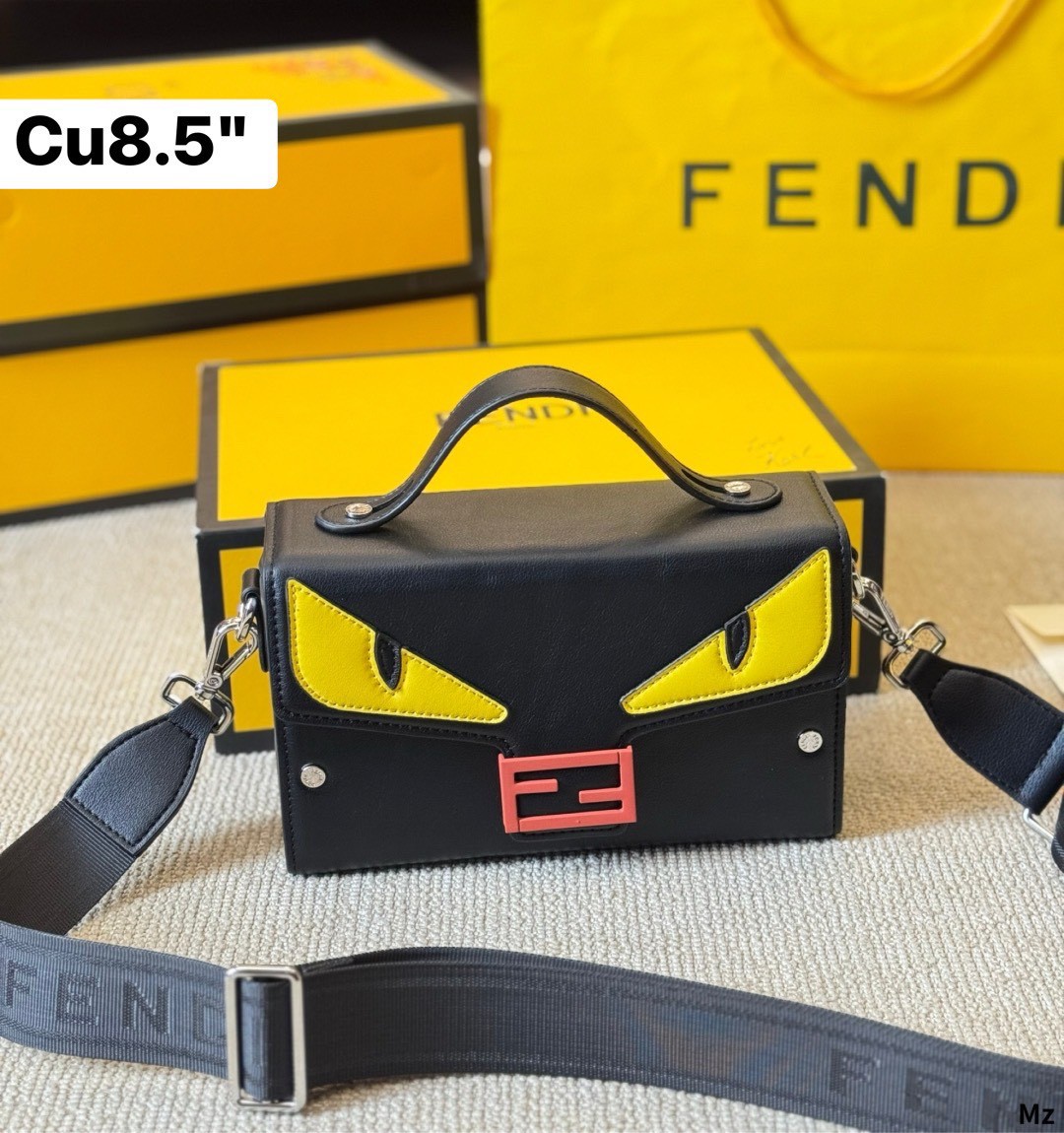 FENDI Baguette Soft Trunk Bag กระเป๋าสะพายทรงกล่อง ไอเท็มสุดเท่ ผสมผสานความทันสมัย รูปทรงกล่องสัดส่วนสวยลงตัว โดดเด่นชวนมอง