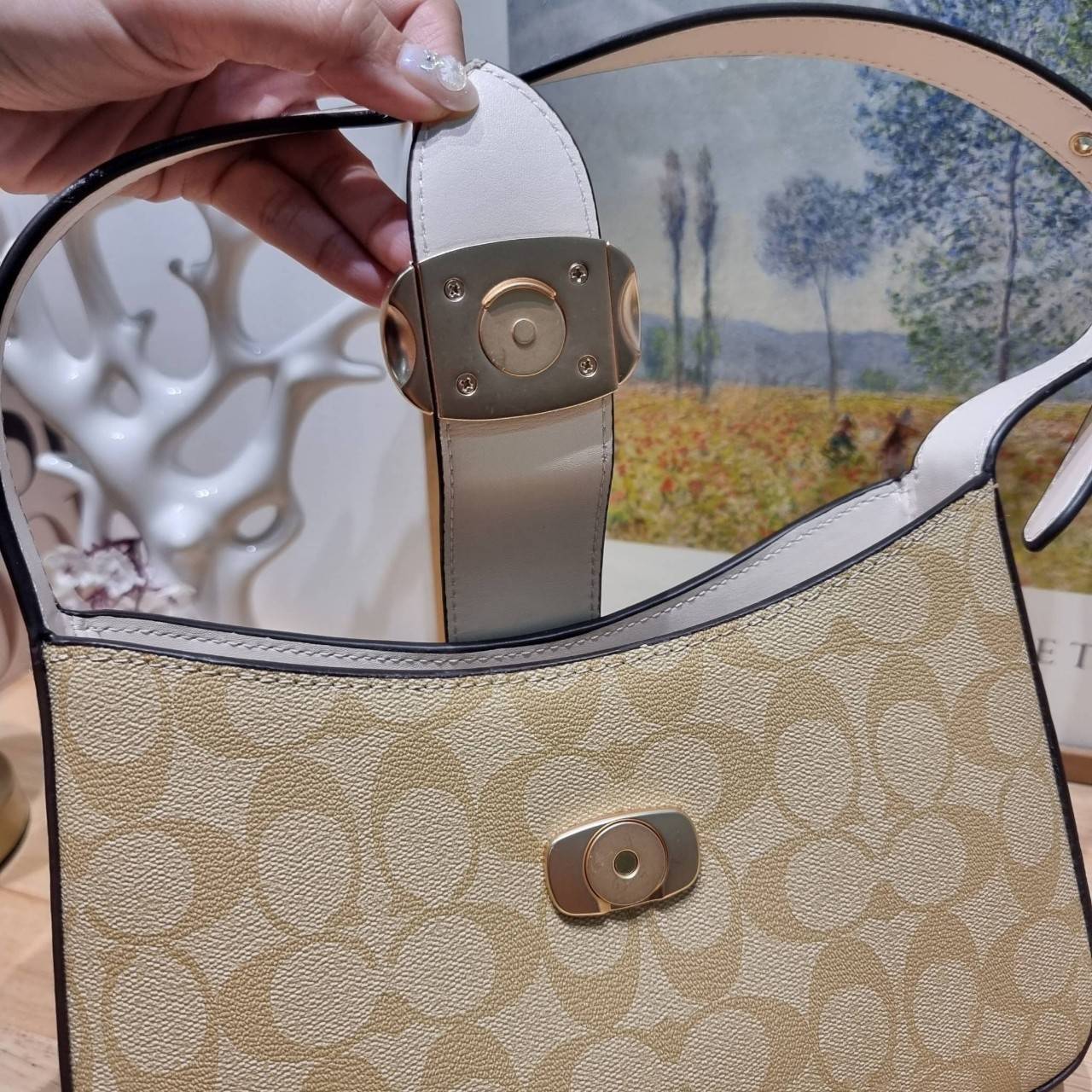 COACH ELIZA SHOULDER BAG IN SIGNATURE CANVAS CR532 / CR533 กระเป๋าสะพายไหล่ทรงโฮโบสุดหรู ดีไซน์โลโก้แบบใหม่สวยเด่น เกรดท็อปออริ เกรดดีสุด สลับแท้ 1:1 ใช้ต่างประเทศได้