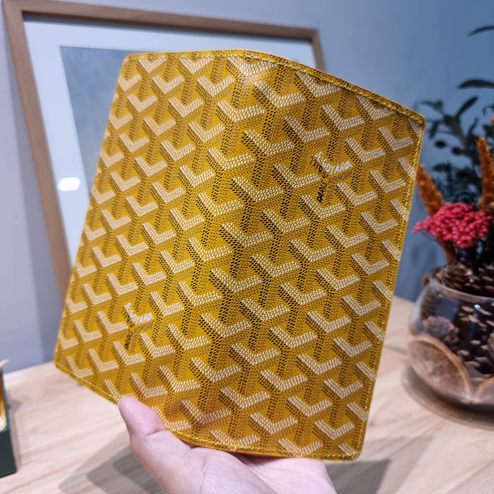 Goyard Bi Fold Long Wallet / GOYARD FLAP WALLET / Goyard Long Wallet กระเป๋าสตางค์ใบยาว รุ่น unisex ที่ใช้ได้ทั้งหนุ่มๆและสาวๆ ไอเท็มนี้ตอบโจทย์สำหรับคนที่ชอบเก็บบัตรเยอะๆ