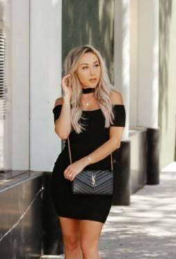 YSL Bag รุ่น Saint Laurent WOC VIP GIFT WITH PURCHASE (GWP) พรีเมี่ยมกิ๊ฟ Limited Edition จาก YSL รุ่นฮอตปรอทแตก วัสดุหนังแกะสังเคราะห์ หนังขึ้นรูปเงาสวย เป็นการดีไซน์กึ่งกระเป๋าสตางค์ ที่มาพร้อมสายสะพายยาว (เป็นสายโซ่ที่ต่อกับหนัง) สายถอดได้ (ปรับระดับไม