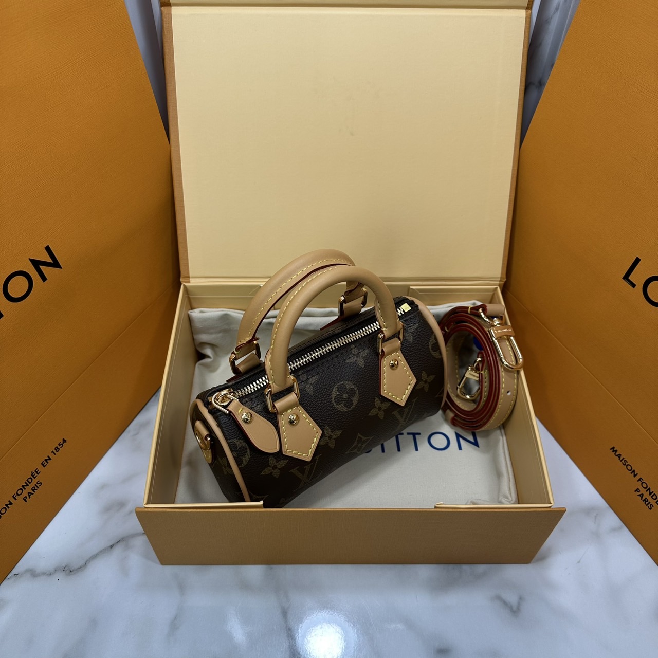LV Nano Speedy bag Monogram Canvas กระเป๋าสะพายสปีดี้ไซส์มินิ ปุ๊กปิ๊กน่ารัก สวยหรูดูดี ดาราเซเลปใช้เพียบ รุ่นที่สวยงามตลอดกาล สาวๆ ควรมีติดไว้ซักใบ งานจริงสวยดูแพงมากค่า