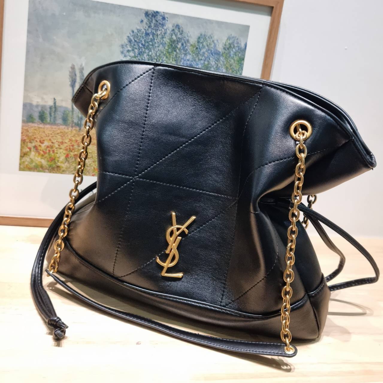 YSL jamie shopping bag ครบเครื่องตัวมัมเค้าใช้กัน ดีไซน์ใหม่! กับกระเป๋าสะพายใบใหญ่ เรียบหรู ดูปัง ดูแพง สีดำคลาสสิคตัดกับอะไหล่สีทองได้อย่างลงตัว
