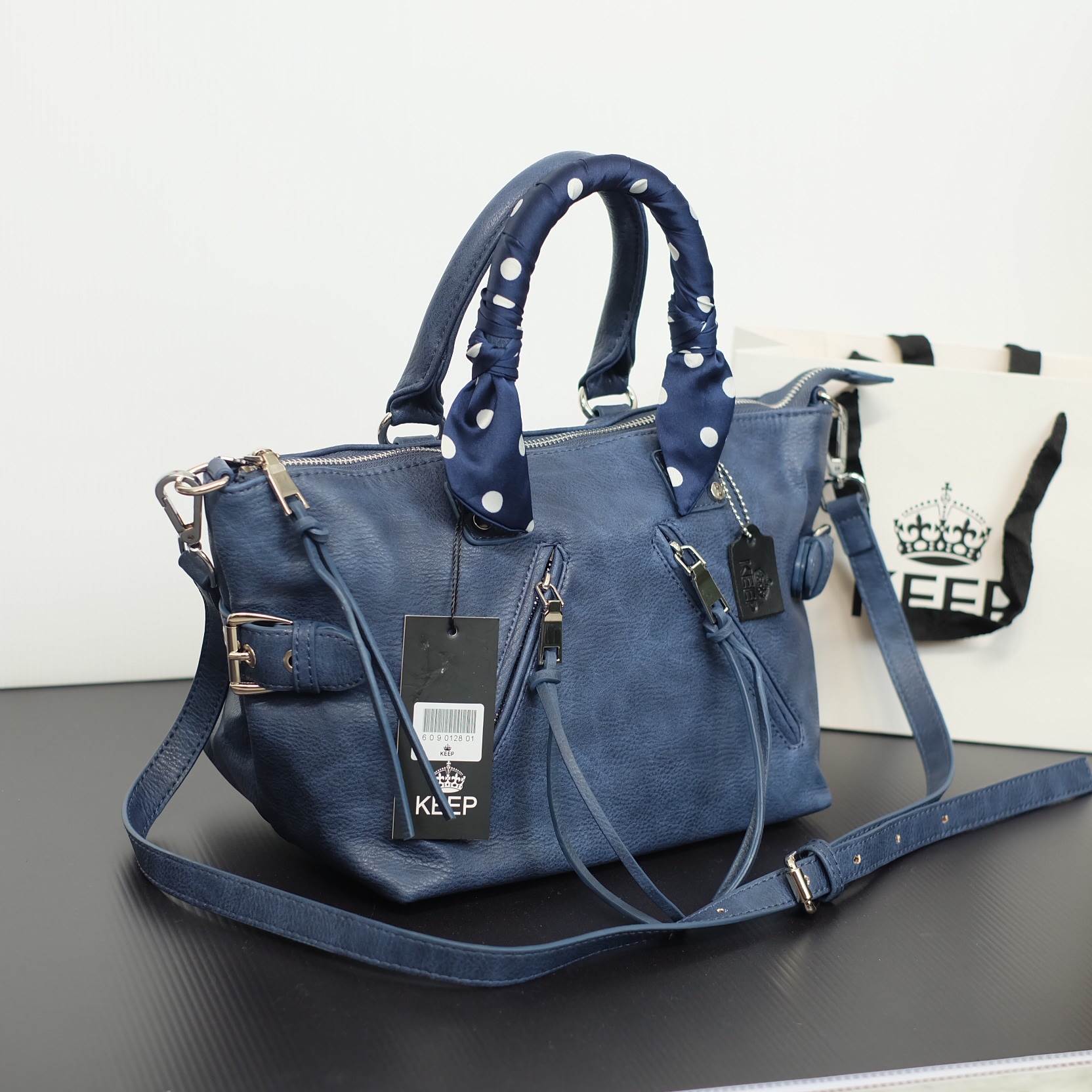 New arrival! KEEP ทรง longchamp รุ่น Duo sister with strap มีดีเทลสายรัดด้านจ้างคะ ตัวกระเป๋าหนังแกะสังเคราะห์ ลายหนังสวยมากๆคะ นิ่ม สุดๆ