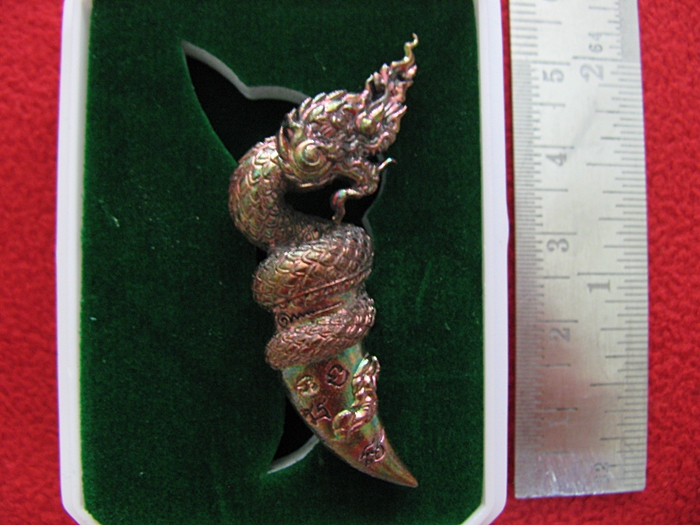 สินค้าหมดค่ะ เขี้ยวพญานาคราช รุ่น มหาโภคทรัพย์ เนื้อบรอนซ์อิตารี่ พุทธาภิเษก วัดพระธาตุพนมวรมหาวิหาร 25 มิถุนายน 2560 พร้อมกล่องเดิมค่ะ