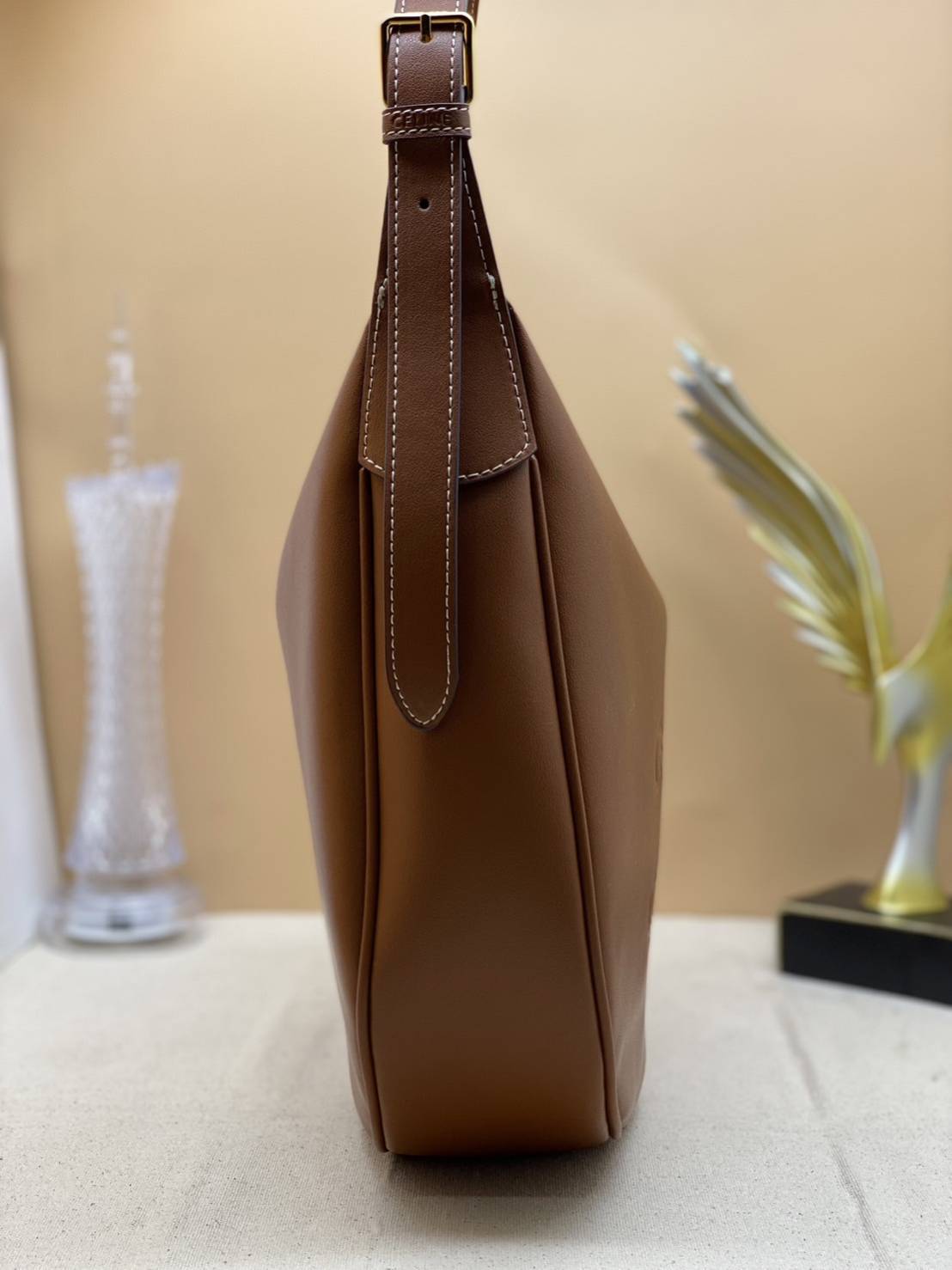 CELINE HOBO / CELINE HELOISE BAG IN SUPPLE CALFSKIN ไปตามตาลิซกัน ^^ เดอะเบสท์เซลเลอร์ต้องยกให้ กับกระเป๋าสะพาย ฟังก์ชั่นสุดเลิศ จุของได้เยอะ