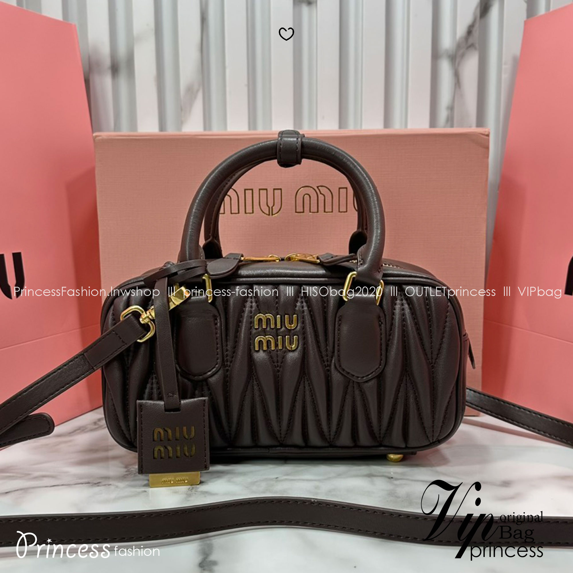 ORI หนังแท้ | MIU MIU Arcadie matelassé nappa leather bag Small 22cm กระเป๋าสะพายทรงโฮโบลุคลูกคุณหรูหราด้วยดีไซน์จับจีบนูนลวดลายสามมิติซับซ้อนเป็นเอกลักษณ์ น่ารักๆเก๋ๆ สวยดูแพง หูจับในตัวง่ายและสะดวกพกพา