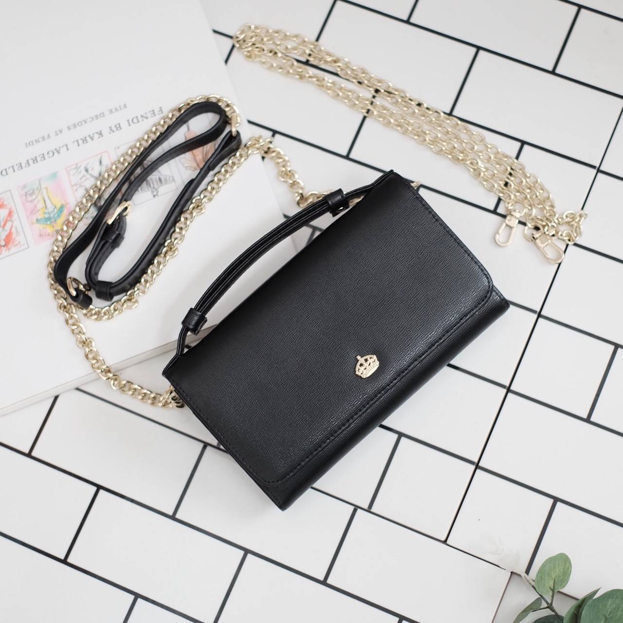 รุ่นขายดี **หนังวัวแท้สวยมาก KEEP • Ari • กระเป๋า สตางค์ยาว ปรับเป็นคลัช หรือถือ สะพาย ก้อได้หมด ขนาด กะลังดี ทรงสวย แค่ใบเดียวจบ! หนังคุณภาพเยี่ยม ภายใน จุของคุ้ม ใส่บัตร ใส่มือถือได้ทุกรุ่น ใบนี้ จะแต่งกับ Look ไหนก้อเข้ากันได้ดีแน่นอนค๊า Don't mis