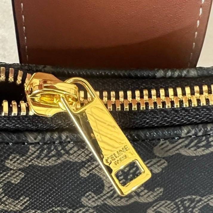 CELINE AVA TRIOMPHE SOFT BAG IN TRIOMPHE CANVAS AND CALFSKIN / CELINE SHOULDER BAG วัสดุ TRIOMPHE CANVAS รุ่นใหม่ล่าสุดดีไซน์สวยหรู หนังสวยอยู่ทรง ภายในโล่งกว้าง