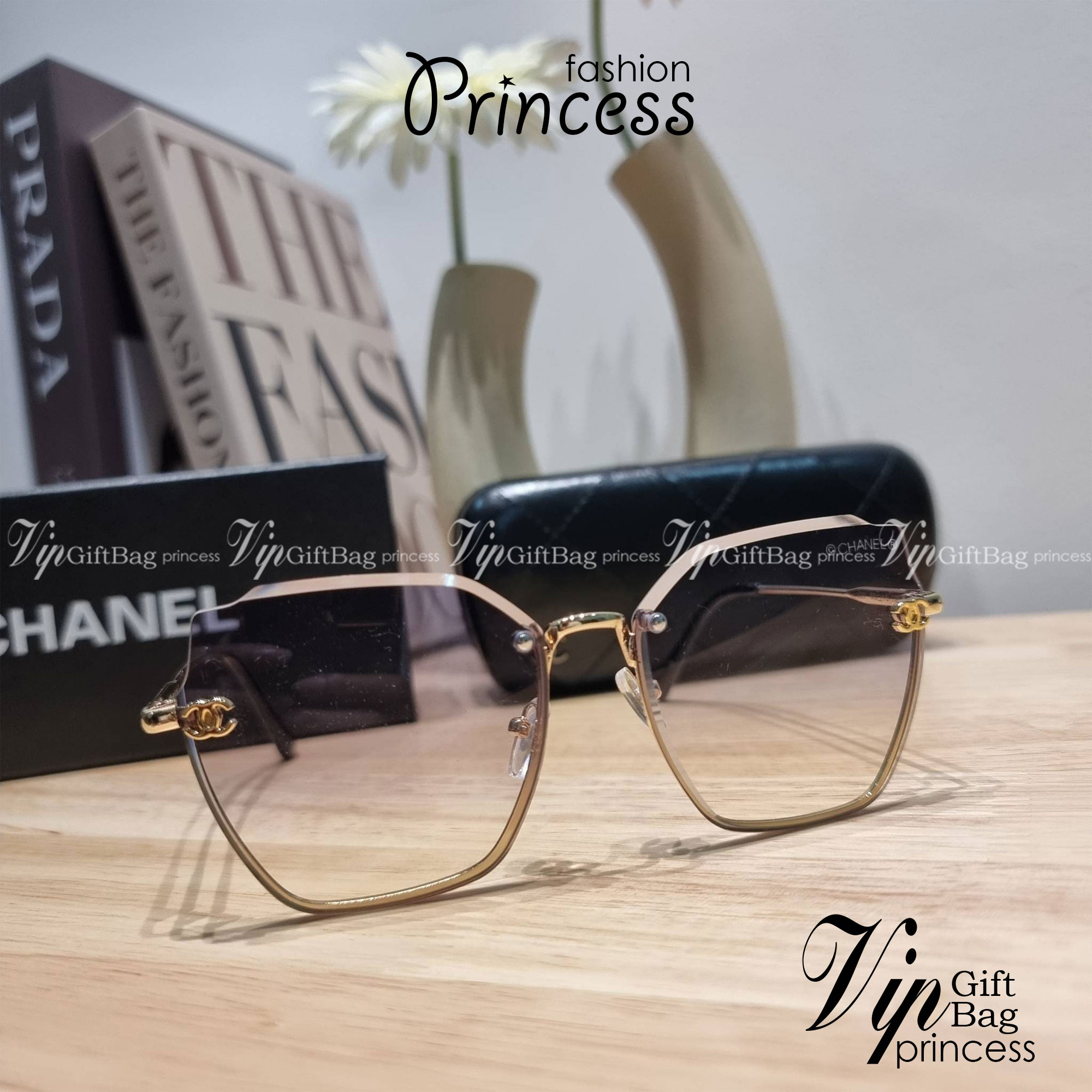 Chanel Sunglasses UV protection gift Box set สุดคุ้ม มาพร้อมอุปกรณ์ครบเซ็ท ดีไซน์ชิคมากแม่!! รับรองไม่ซ้ำใคร ใส่เสริมโหงวเฮ้ง ดูผู้ดี มีพกติดตัวไว้ไม่ตกเทรนด์ ใช้ได้ทุกโอกาส