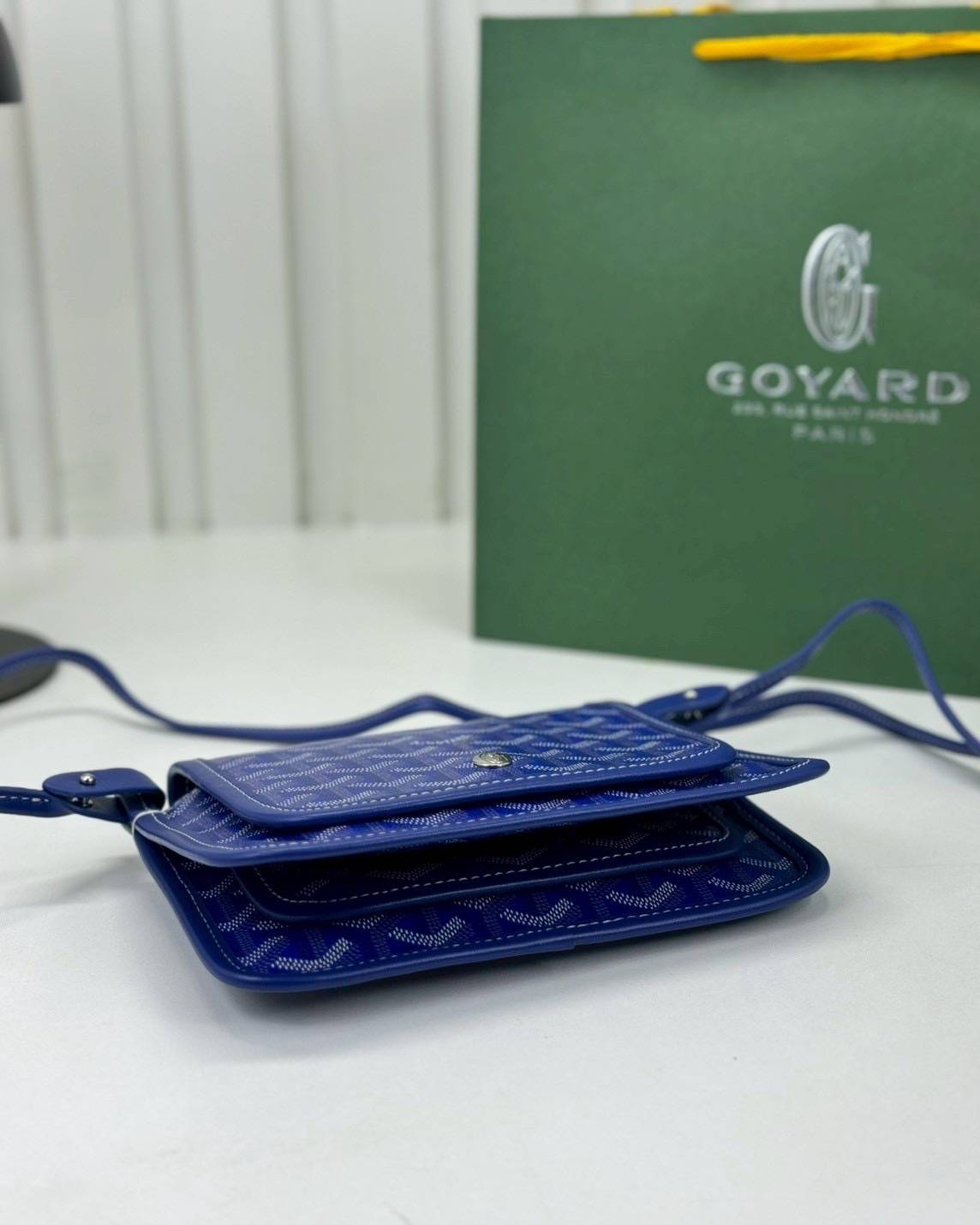 10 สี ORI หนังแท้ | GOYARD Plumet pouch-wallet กระเป๋าสะพายใบเล็กกะทัดรัด ดีไซน์กระเป๋าสตางค์ Plumet ดีไซน์มาพร้อมช่องใส่เหรียญ ธนบัตร และบัตรต่างๆ สามารถสะพายไหล่เป็นกระเป๋าสะพายข้างได้เหมือนกระเป๋าใบเล็ก