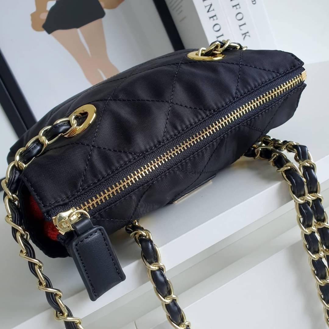 รุ่นใหม่มาแรง จากแบรนด์ Prada วัสดุทำจากผ้าNylon อย่างหนา กันน้ำได้ อะไหล่ทองทั้งใบ
