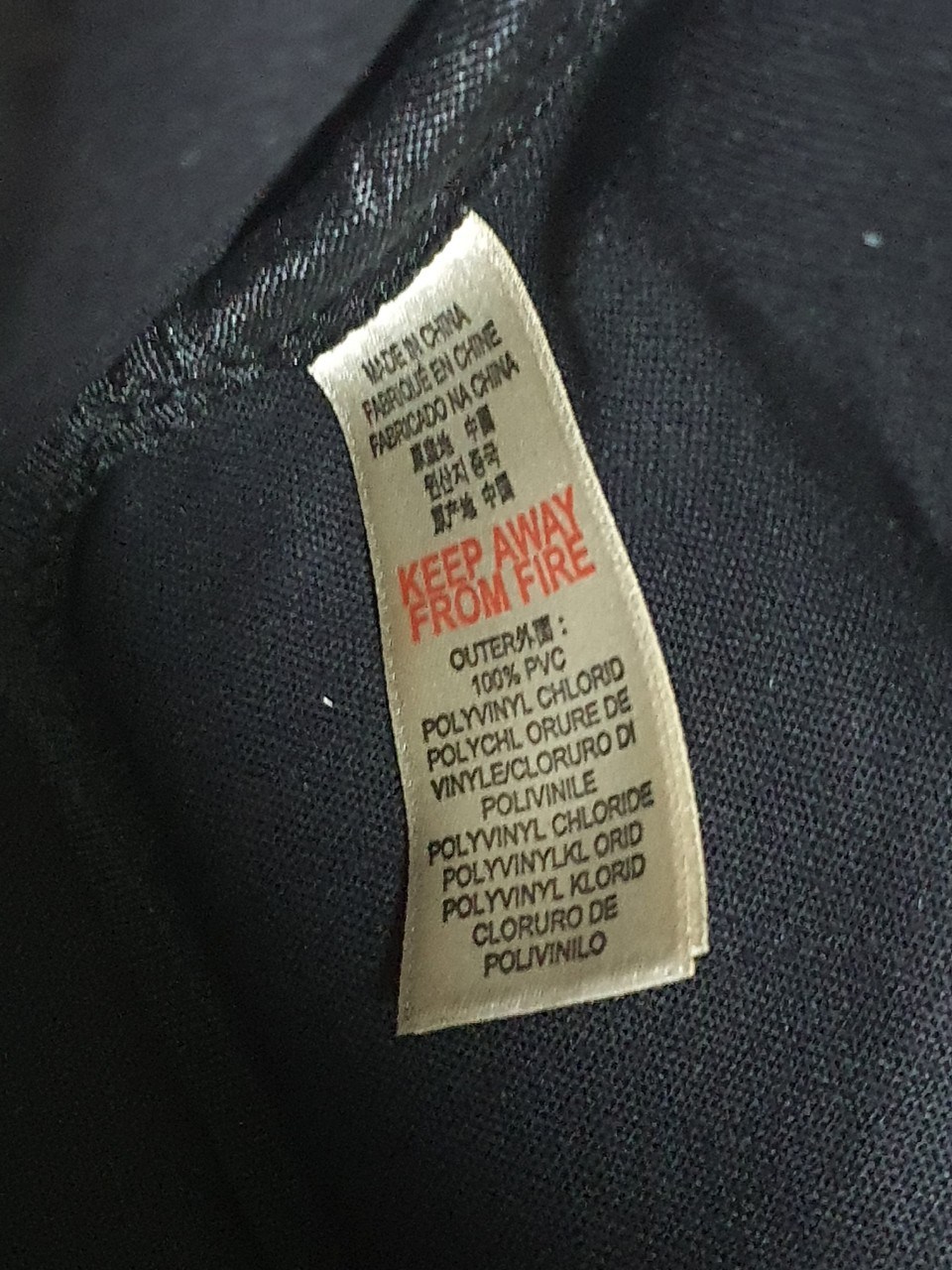 BURBERRY MESSENGER VINTAGE BAG VIP GIFT WITH PURCHASE (GWP) พรีเมี่ยมกิ๊ฟ Limited Edition จาก BURBERRY วัสดุหนังทั้งใบลายวินเทจ ตกแต่งคาดเข็มขัดด้านหน้า เปิดปิดด้วยกระดุมแม่เหล็ก ภายในมีช่องใส่ของโล่งกว้าง สามารถใส่มือถือ ipad mini ของจุกจิกได้ อะไหล่แบรน