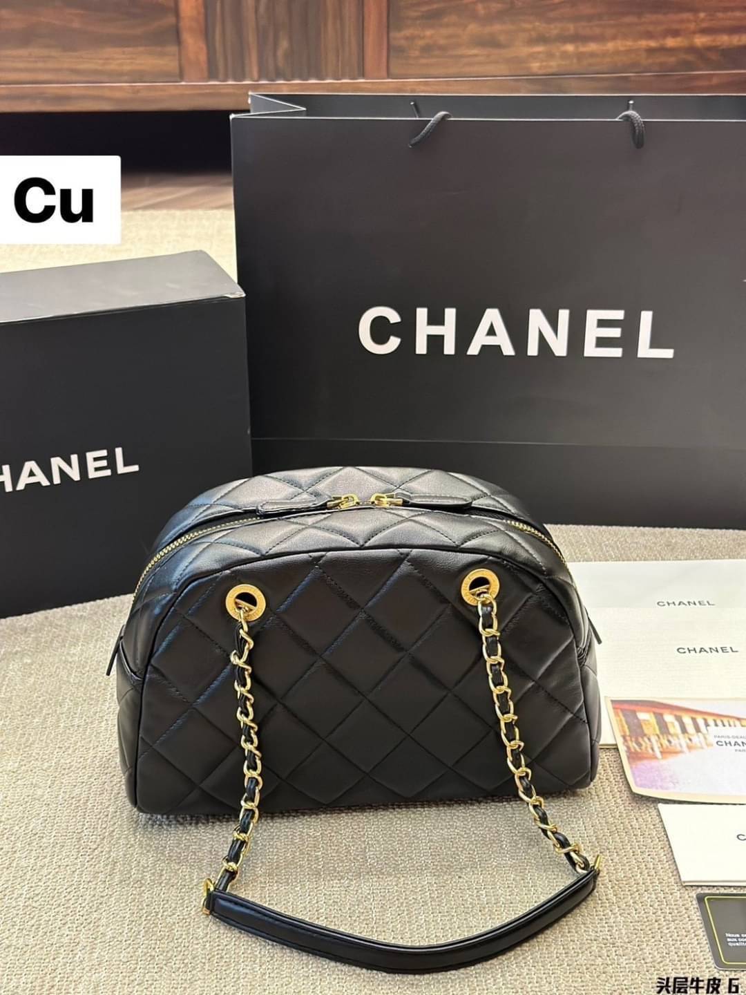 CHANEL 24A Bowling Bag กระเป๋าสะพายทรงโบลิ่ง รุ่นท็อปฮิต งานหนังเรียบ อะไหล่สีทองสวยหรู ขนาดกำลังสวย รูปทรงคลาสสิคใช้งานได้สะดวก