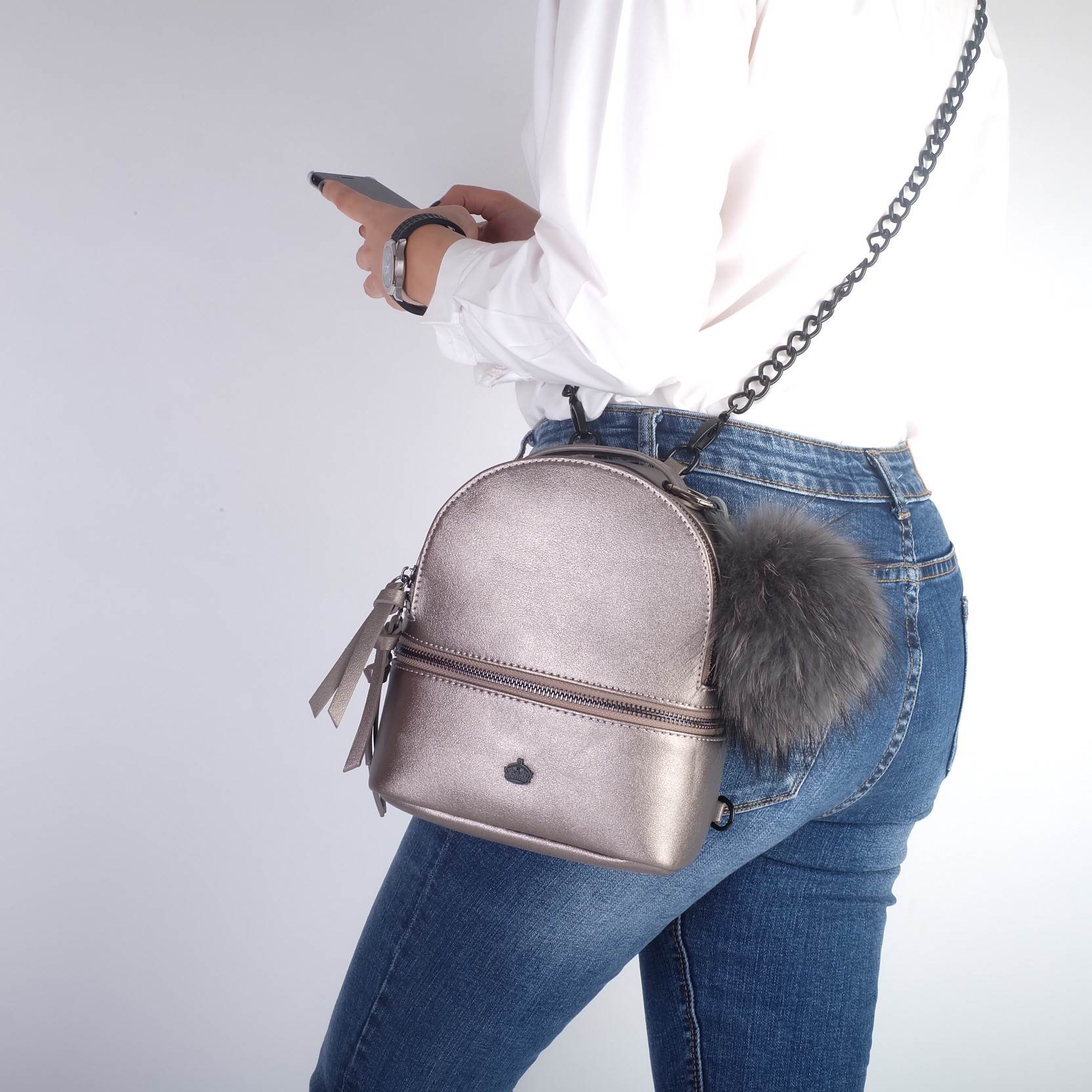 สินค้ารุ่นใหม่สัปดาห์นี้ ค๊า เป้ มินิ รุ่นใหม่ ได้ Look Minimal style แฝงความน่ารักนิดๆ ต้องใบนี้เลยค๊า KEEP ' All-day backpack with shoulder strap ' 📍ความพิเศษ คือ สาย ถอดได้ปรับเปลี่ยนได้ตามการใช้งาน (สะพายหลัง-สะพายข้างลำตัว ) ใน set 