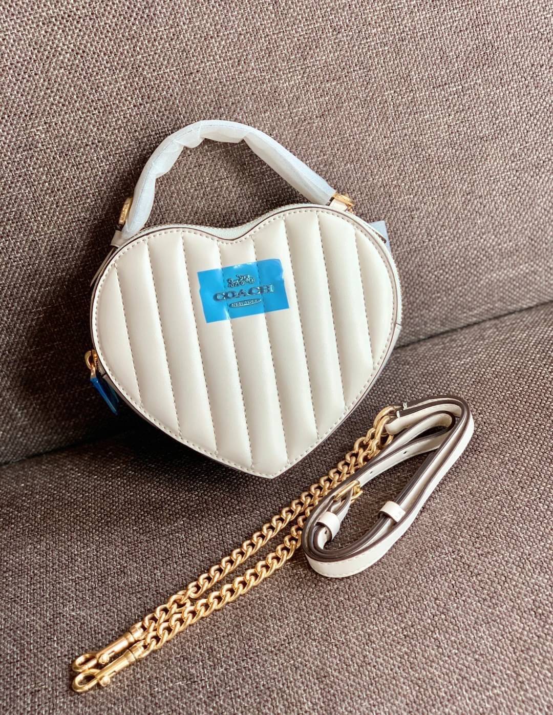 ต้อนรับวาเลนไทน์นี้ ❤️พร้อมส่งความรักหว๊านหว๊านค่ะ❤️ COACH HEART CROSSBODY BAG ((C5118//C5119)) 💥Limited edition หลงรักแน่นอน💋 พร้อมส่งที่ไทยก่อนใครวันนี้!