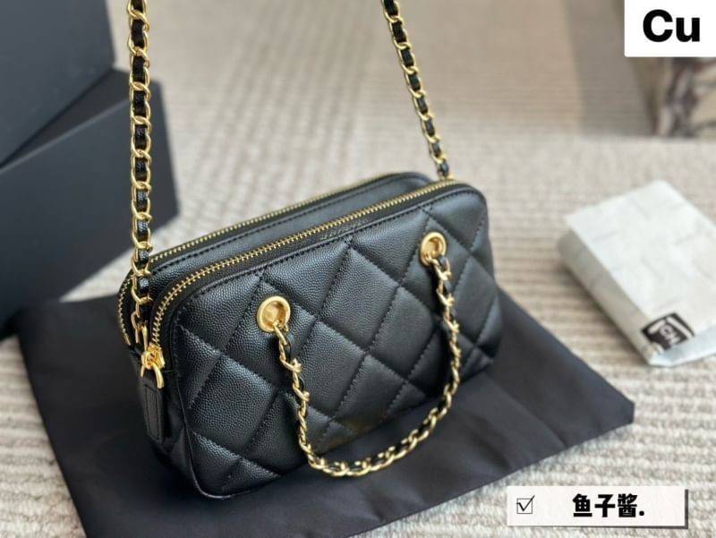 CHANEL Mini Bag On Chain กระเป๋าถือหรือสะพายได้ มีสายในตัว โซ่สลับหนังสีทองสวยงาม หนังคาเวียร์ รุ่น 2 ซิป สะดวกใช้งาน น่ารักน่าใช้ สวยก่อนใครได้เลย รับรองไม่ผิดหวังจ้า