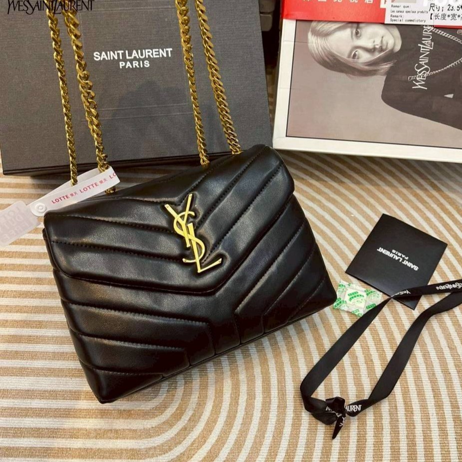 YSL LOULOU Mini Bag กระเป๋าสะพายทรงสวยสุดหรูทรงสวยคลาสสิก รุ่นขายดี ใช้ได้บ่อยไม่มีเบื่อ ดีไซน์เรียบหรู ออกแบบมาให้ใช้งานได้สะดวกด้วยกระดุมแม่เหล็ก