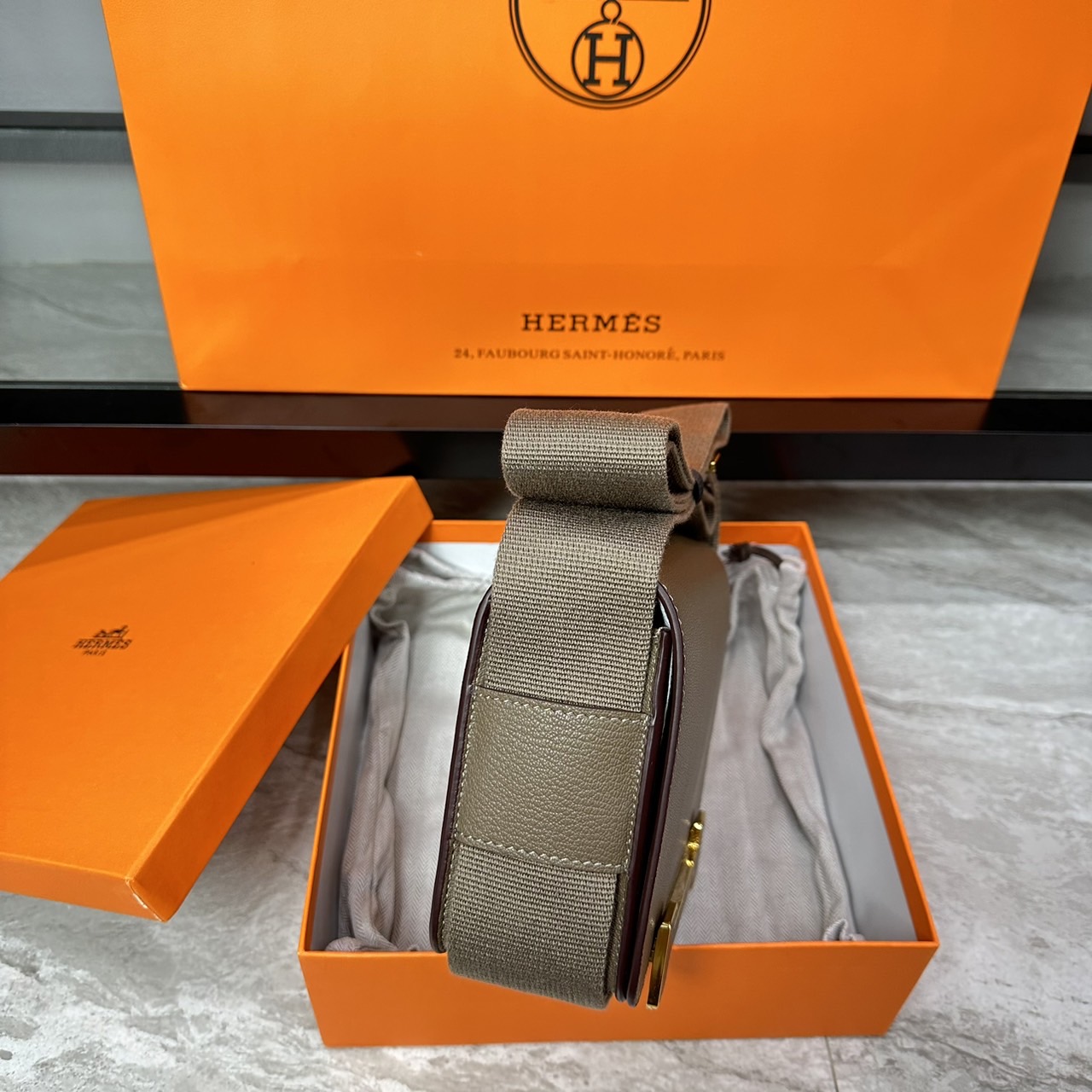 HERMES Chevre Mysore Geta Messenger Bag 20cm กระเป๋าทรงกล่องแมสเซ็นเจอร์แบรนด์หรู เอกลักษณ์ของความสง่างาม เกรดออริ สลับแท้ 1:1 ใช้งานต่างประเทศได้