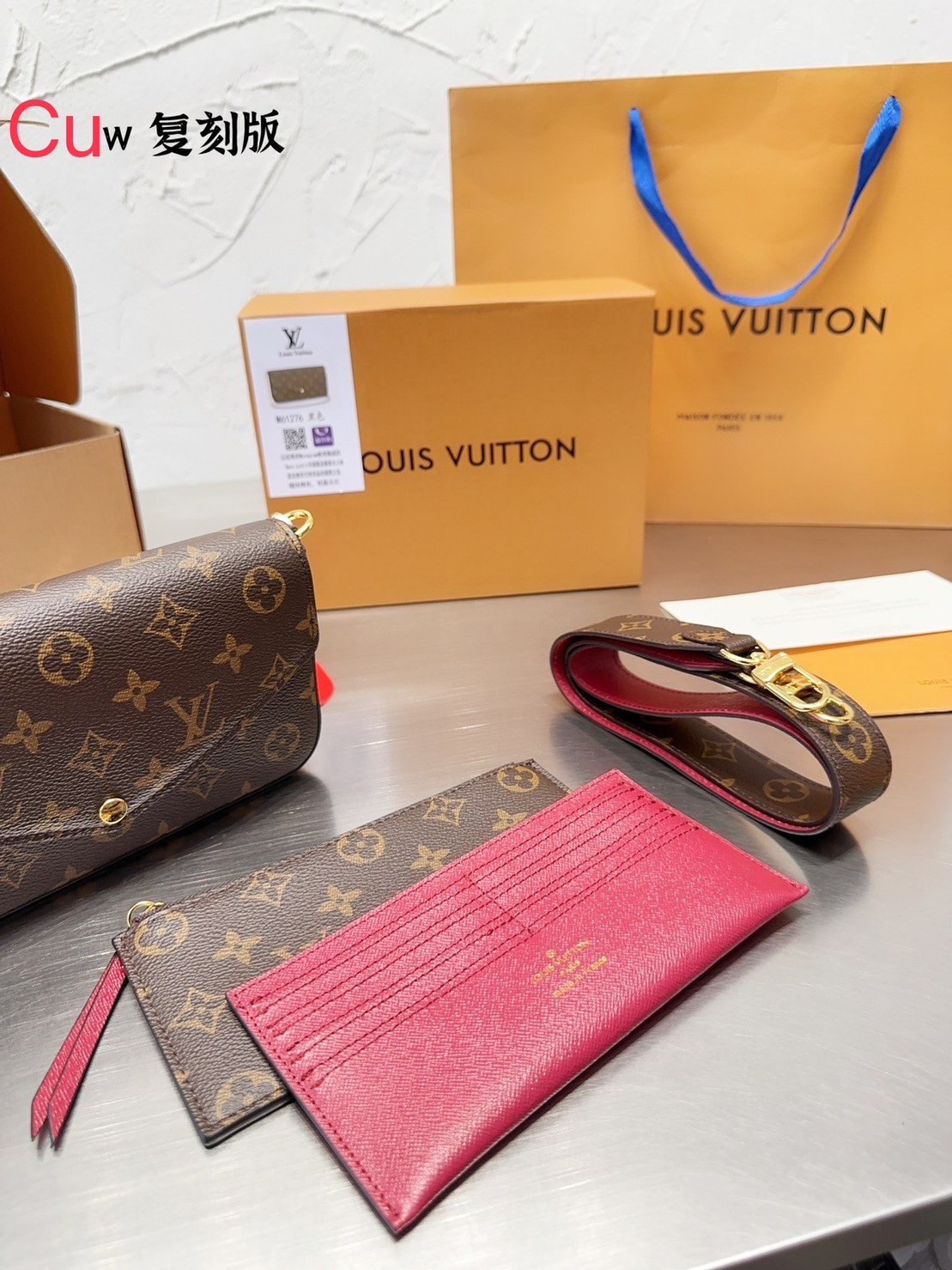 LV Felicie Pochette Monogram Bag / LV Felicie Chain wallet กระเป๋าสะพายข้างหรือถือแบบคลัทออกงาน พร้อมสายโซ่ และสายสะพายทรงสปอร์ตสุดคุ้มใช้งานง่าย