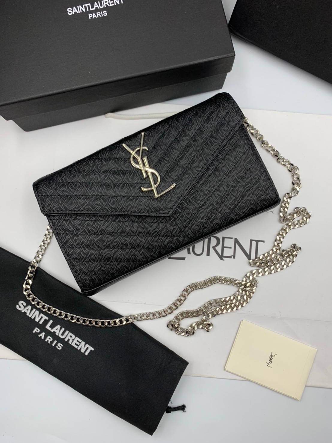 VIP GIFT 】หนังแท้ YSL WOC 9" Saint Laurent Chain Wallet Envelope Woc Monogram Black Leather Cross Body Bag กระเป๋าเงิน wallet on chain ที่มาพร้อมสายสะพายแบบโซ่ ขนาด 9” หนังวัวติดโลโก้ YSL มีทั้งอะไหล่เงิน ทอง และดำ ด้านในมีช่องซิป และช่องใส่การ์ด เรี