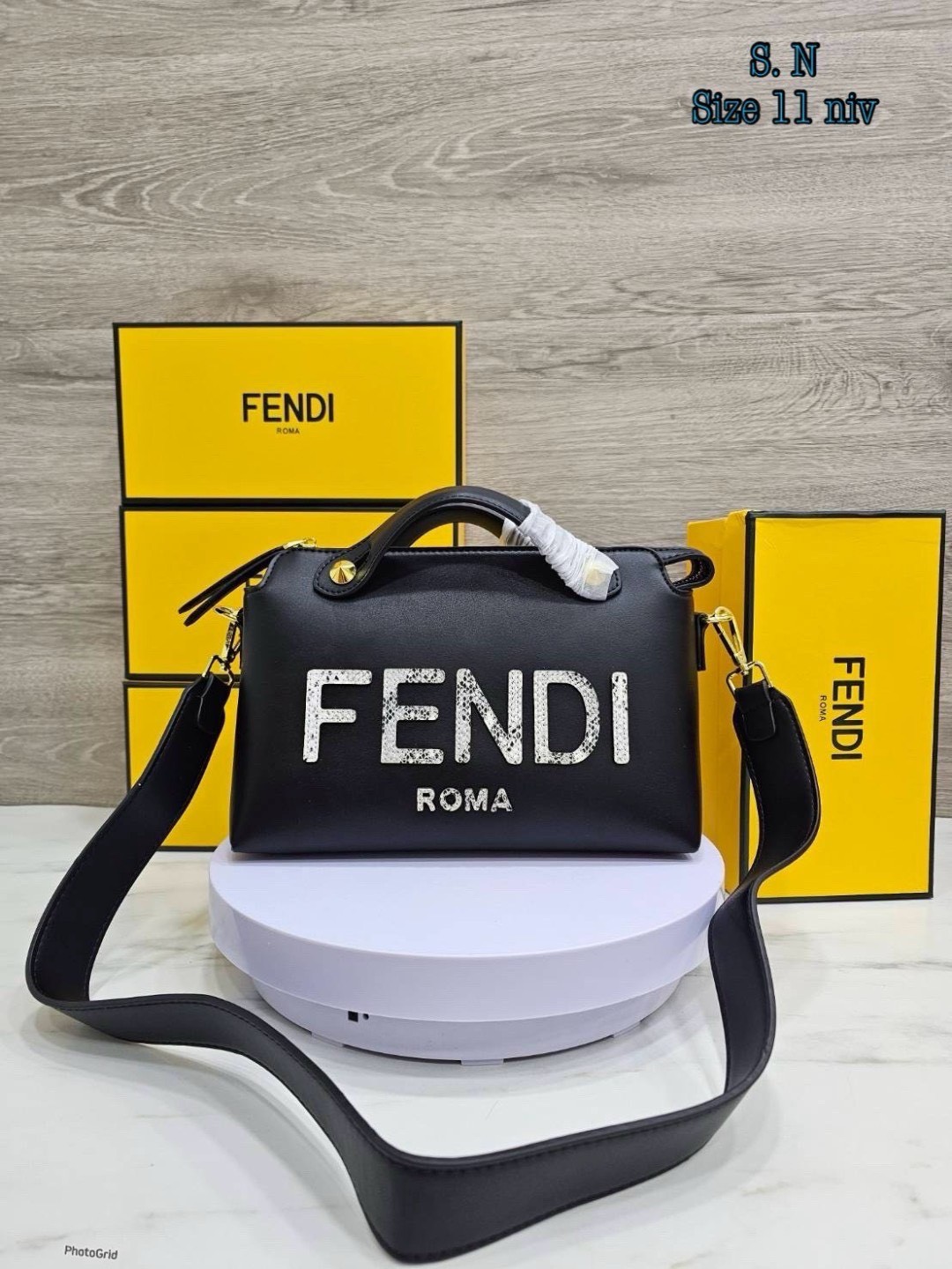 FENDI By The Way Boston Bag Elaphe Dark Gray กระเป๋าสะพายทรงบอสตัน คอลเลคชั่นสุดฮอต โทนดำคมเข้มคลาสสิค ดีไซน์โลโก้ใหม่สวยโดดเด่น เป็นยูนิเซ็กส์จะหนุ่มๆหรือสาวๆก็สะพายได้