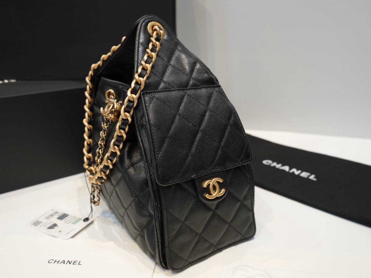 TOP ORI หนังแท้ | CHANEL 25 Small Handbag Spring-Summer 2025 กระเป๋าสะพายรุ่นใหม่สุดฮอตแห่งปี หนังแท้ลายเกรน ที่สุดแห่งความไอคอนิก มาพร้อมใบเล็ก อะไหล่สีทองสวยหรู