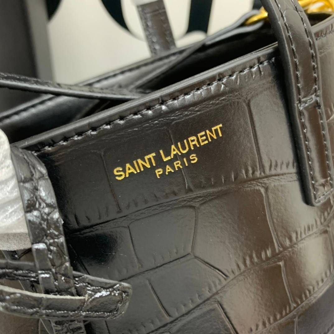 mini YSL CROC TOTE / YSL Toy croc-effect leather tote bag พร้อมส่งครบสองไซส์ *คู่ดูโอ้ สวยแบบตะโกนนน YSL BAG VIP วัสดุหนังสังเคราะห์ หนังนิ่มลายจรเข้เต็มใบ สวยหรูมาก