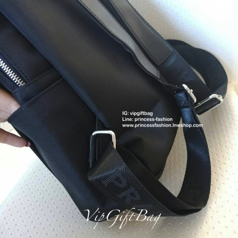 ุ่นใหม่พร้อมส่ง NEW!! PRADA NYLON BACKPACK กระเป๋าสะพายเป้ วัสดุทำจาก ผ้าPolyester คุณภาพดี สามารถกันน้ำได้ในระดับนึง เปิดปิดด้วยซิปจุของได้เยอะ สายสะพายหลังลายแบรนด์ สามารถปรับได้ฟรีด้านหน้ามีช่องซิป2ช่องใส่ของได้ ด้านในมีช่องแบ่งสามารถใส่มือถือได้ ใส่เอ