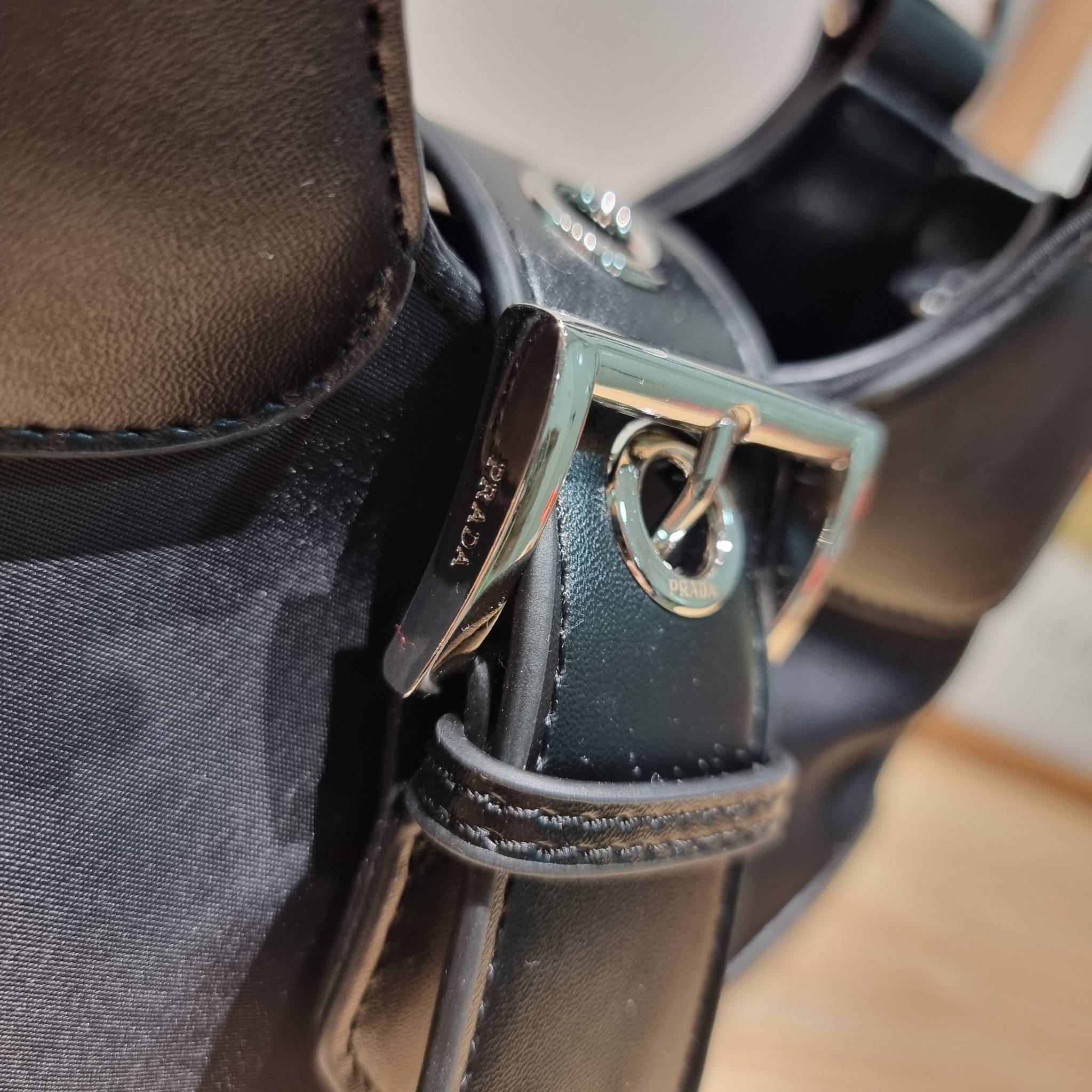 Prada Moon bag / PRADA RE-NYLON AND LEATHER MOON PADDED BAG ใหม่ล่าสุด กับคอลที่ใครๆเห็นก็ต้องรัก ขนาดกำลังน่ารัก ดีไซน์สวยดุ และยังดูแพงได้อีก