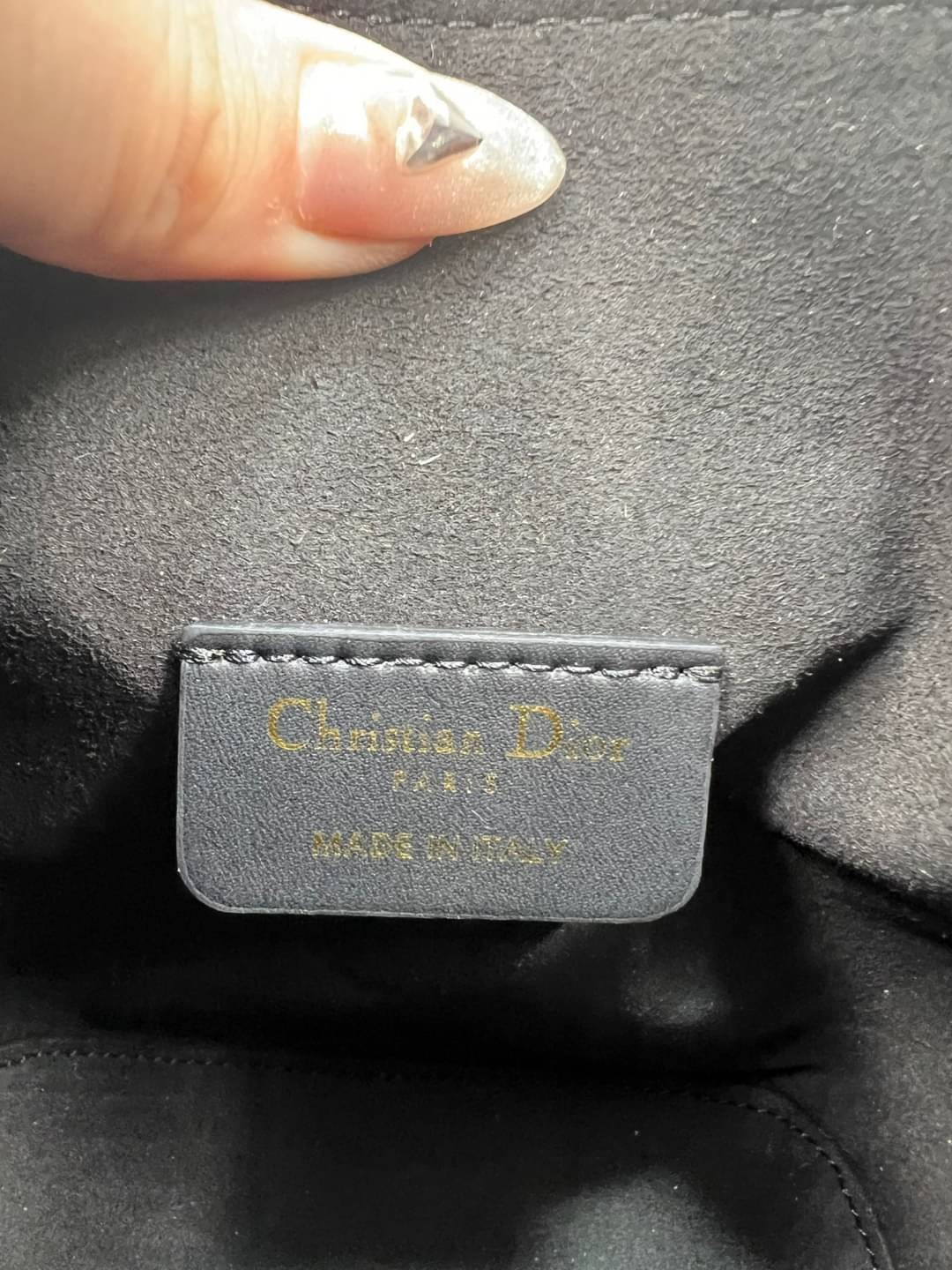 DIOR SMALL C'EST DIOR BAG 17 cm / Dior bucket bag รุ่นใหม่สวยหรู ดูแพงมากค่ะ กระเป๋าสะพายบัคเก็ต รูปทรงคลาสสิค ใช้งานง่ายภายในโล่งกว้างมาก สวยมาก ควรมีค่า