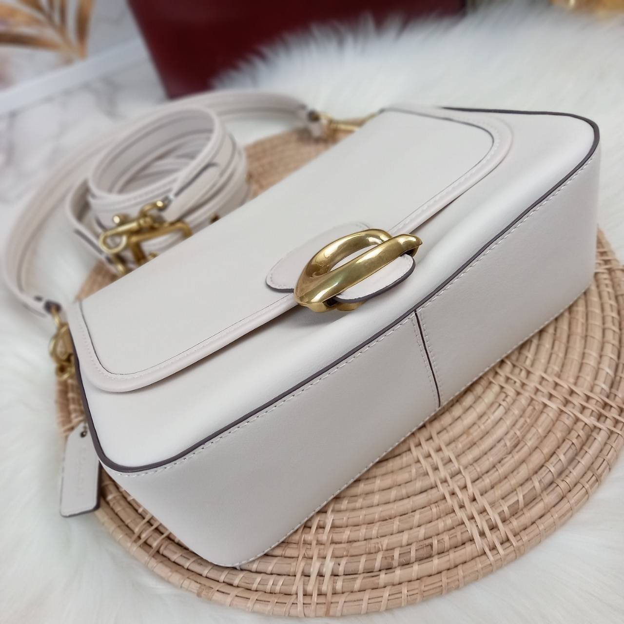 COACH SOFT TABBY SHOULDER BAG (C4823//C5261) กระเป๋าถือ กระเป๋าสะพาย ที่ใครๆก็เข้าถึงได้ หรูหรา คลาสสิค ลุคเรียบร้อย แต่ความสวยไม่น้อย! ดาเมจความลุคผู้ดีรุนแรงมาก!!เกินต้าน!!// วัสดุหนังแท้ทั้งใบ หนังเรียบ หนังนิ่มมากๆ อยู่ทรงสวยมากๆด้วย// ด้านในโล่งกว้าง