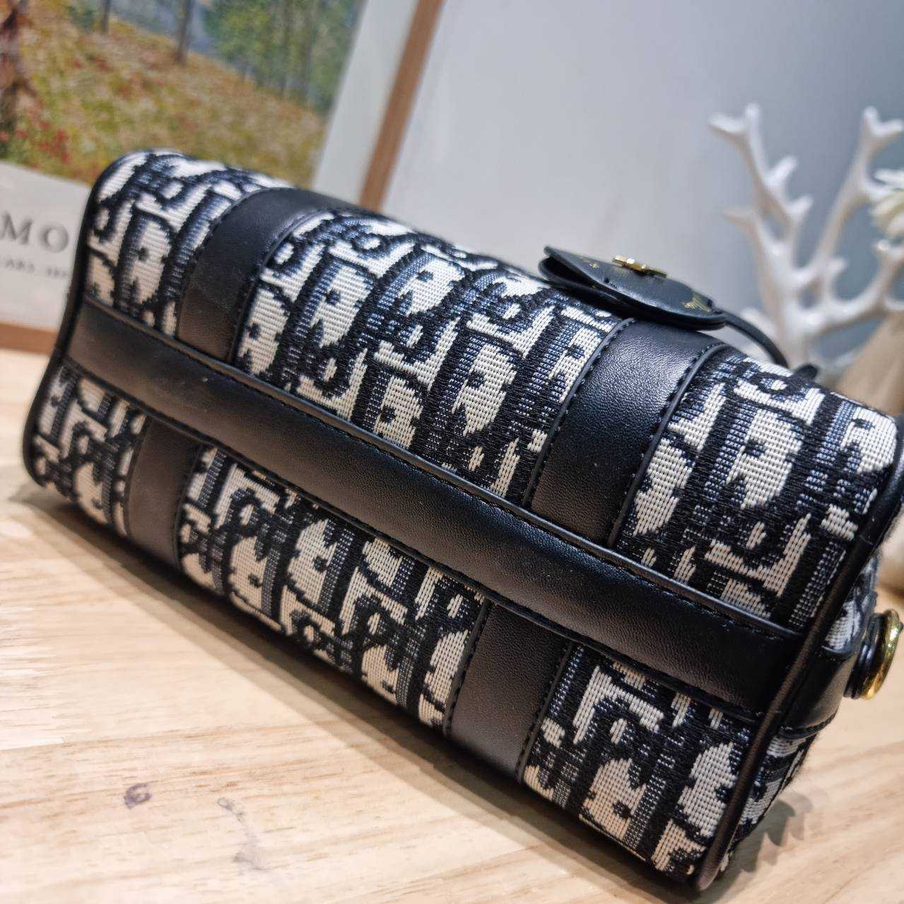 DIOR Groove 20 Bag / Dior Keepall Oblique Jacquard กระเป๋ารุ่นใหม่สุดคลาสสิค ดูดีและมีเทส รูปทรงหมอนยอดฮิต เกรดวีไอพี ไฮเอน 1:1 ใช้งานต่างประเทศได้