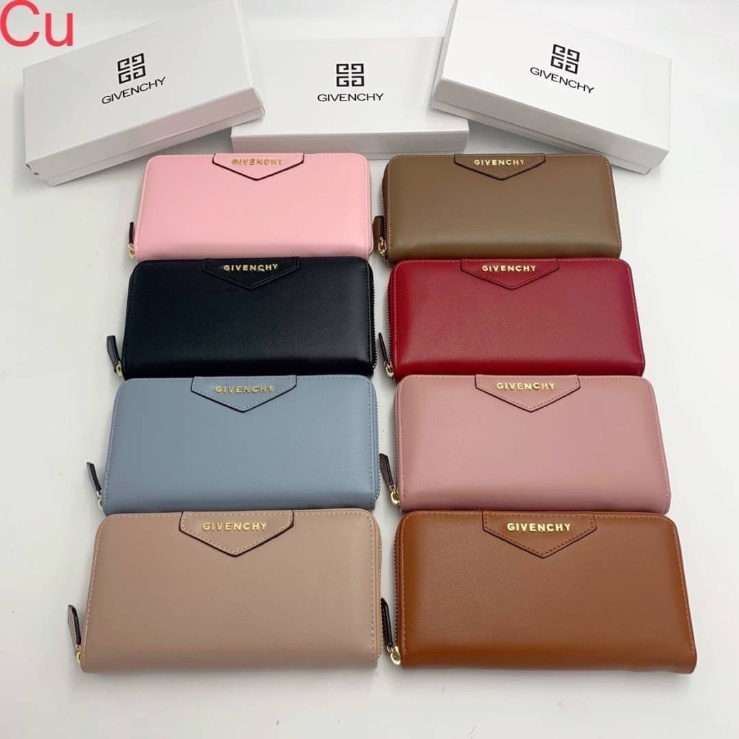 GIVENCHY Long Wallet Zip-around กระเป๋าสตางค์ยาวจีวองชี ซิปรอบ ภาพถ่ายจากงานขายจริง Inside bill slots card slots center zip pocket.