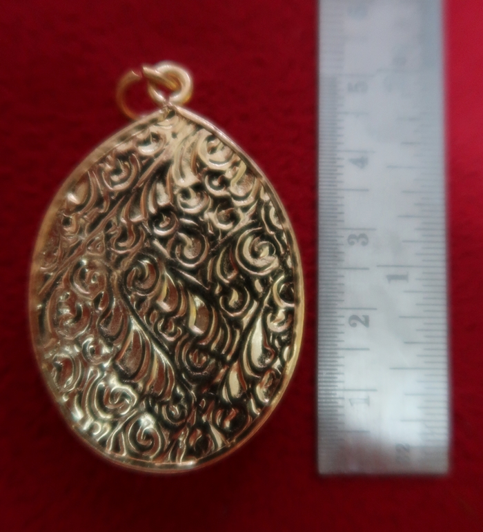 ล็อกเก็ตพระแม่อุมาเทวีขี่เสือพื้นสีฟ้าพิมพ์ใหญ่เลี่ยมทองไมครอนพร้อมใบคาถาค่ะ