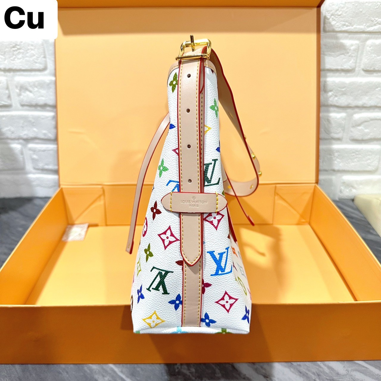 LV x TM CarryAll PM bag Multicolor Monogram Canvas กระเป๋าสะพายไหล่ทรงสวย รุ่นลิมิเต็ดสุดคลาสสิก แต่งแต้มดีเทลเปี่ยมชีวิตชีวา แคนวาสโทนสีสดใสดีไซน์ใหม่จากพาเลตต์สีเอกลักษณ์